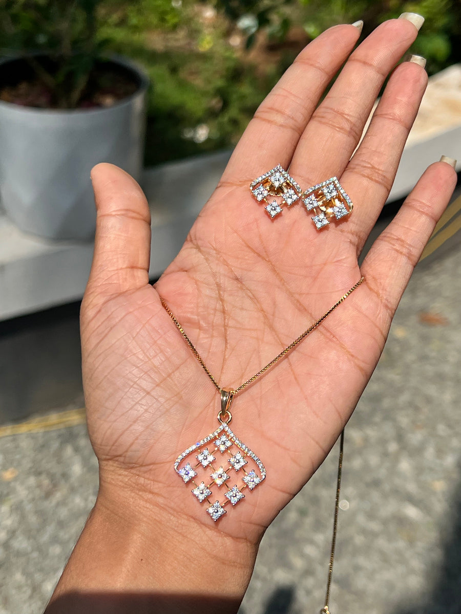 Premium diamond finish pendant chain set product code D70