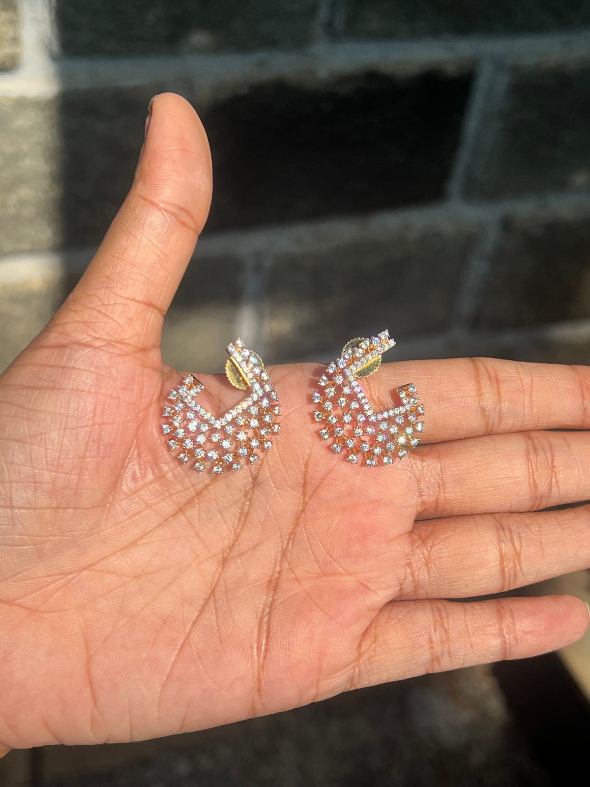 Premium diamond finish stud product code E118