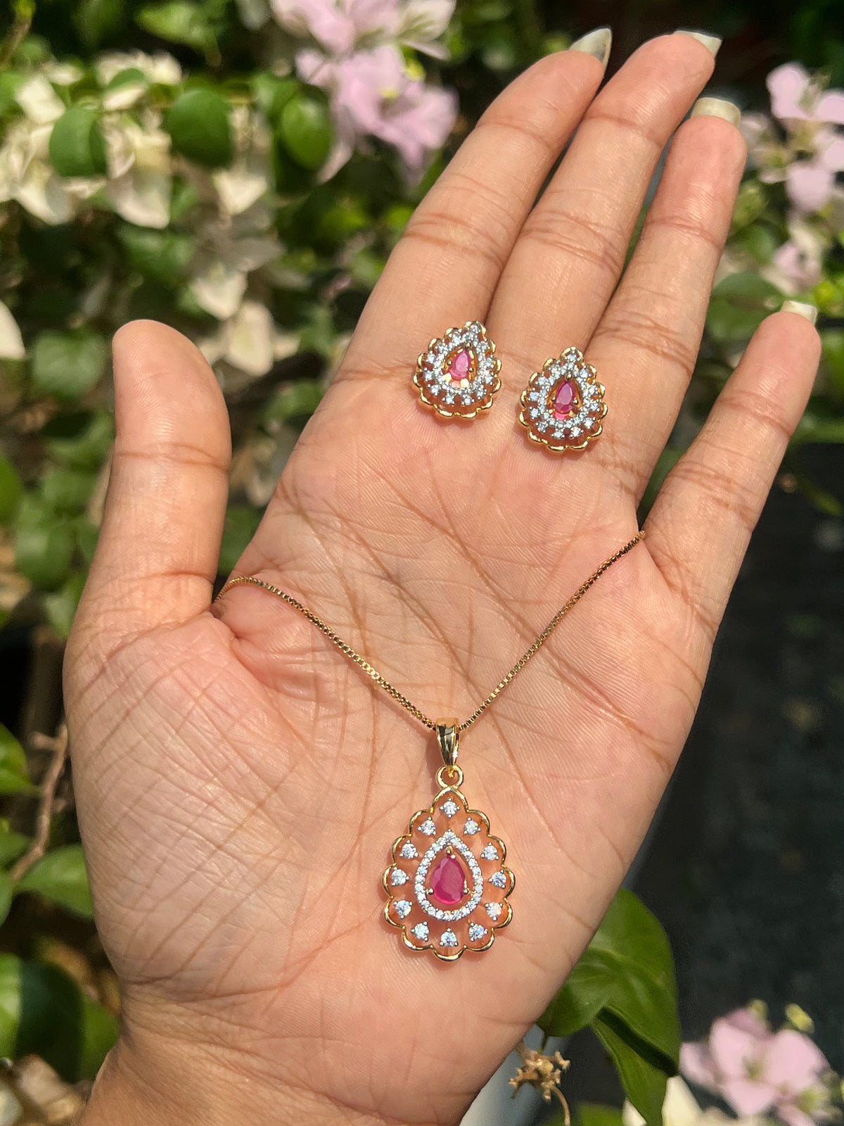 Premium party wear diamond replica repolishable pendant set with 18 inch chain product code D145