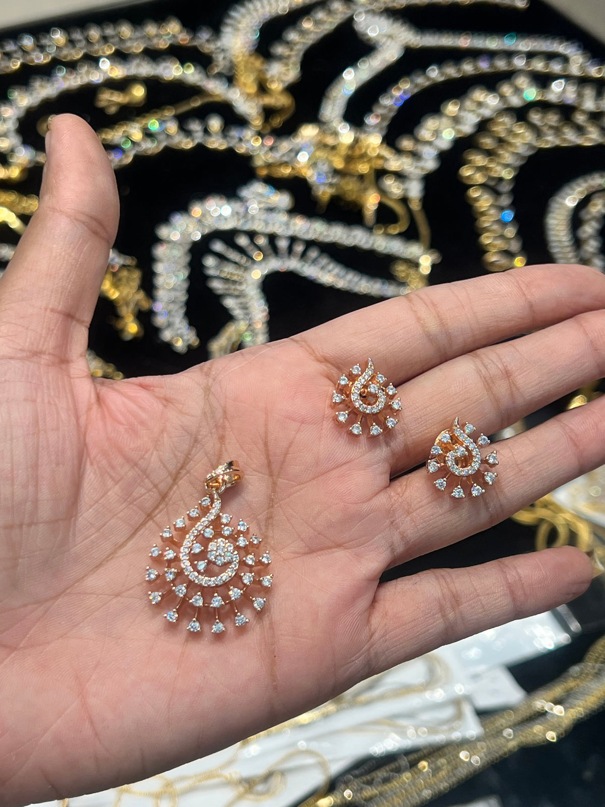 Premium daimond finish  and Rosegold polish pendant (not sweat proof)set  product code D05