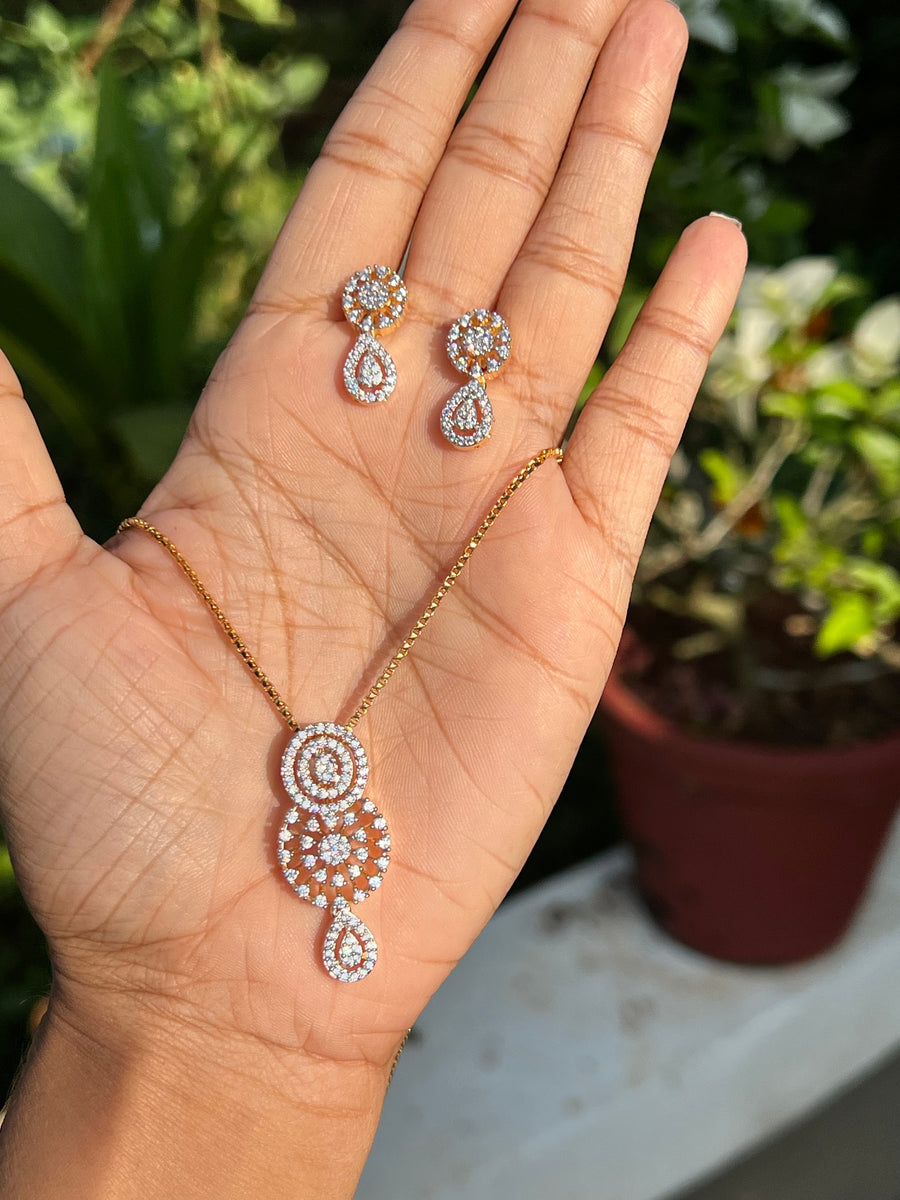 Premium diamond finish pendant set with 8pidi chain set product code D38
