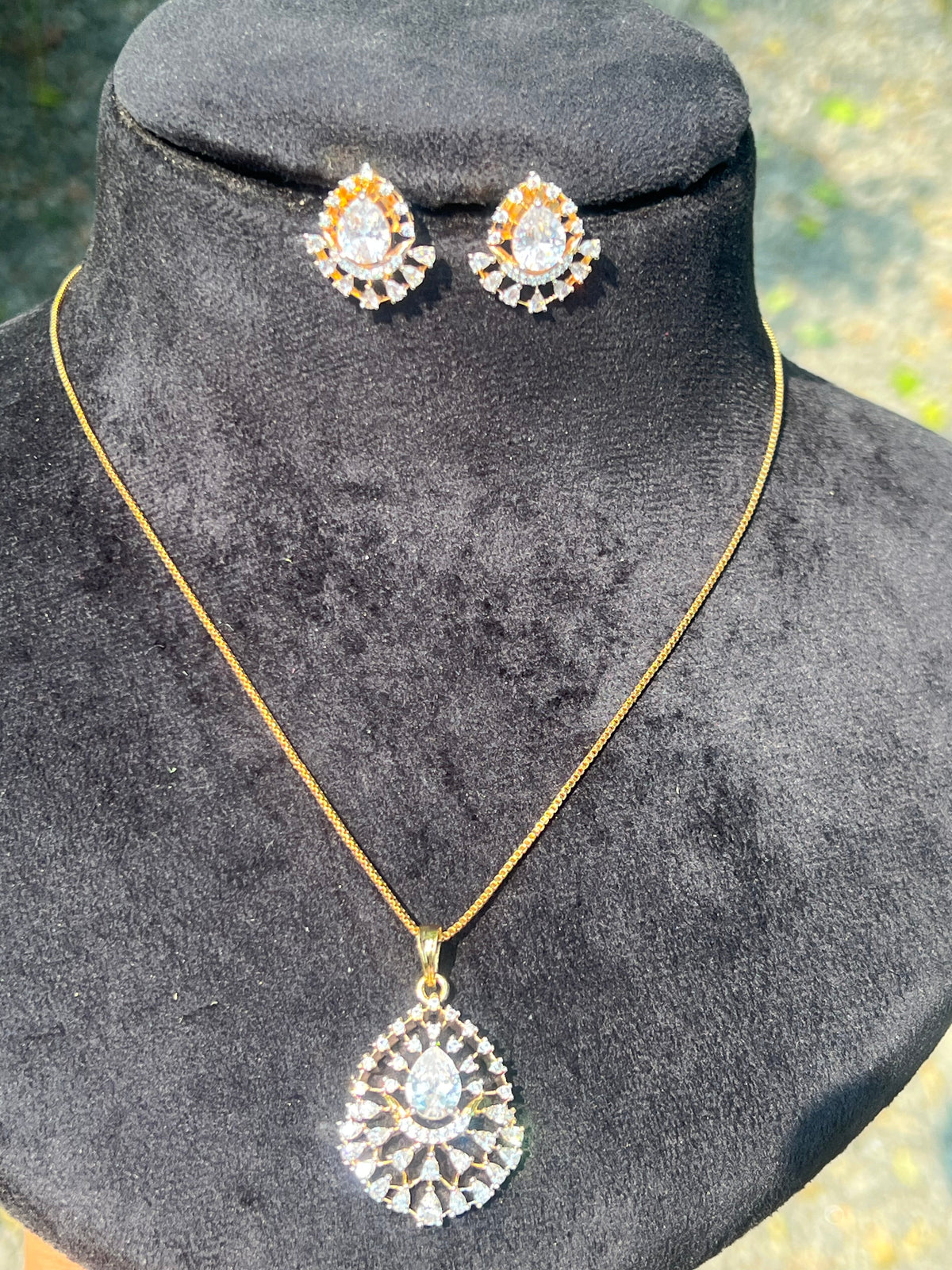 Premium occasion wear diamond finish pendant chain set product code D136