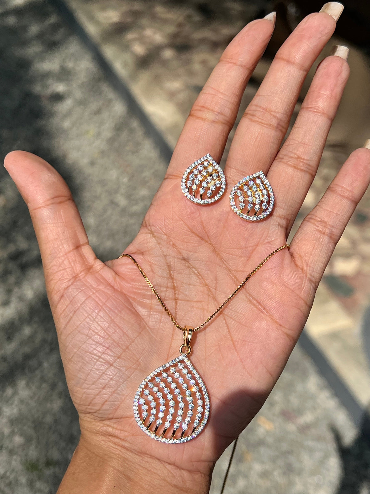 Premium diamond finish pendant set with chain product code D78 (5 days dispatch time)