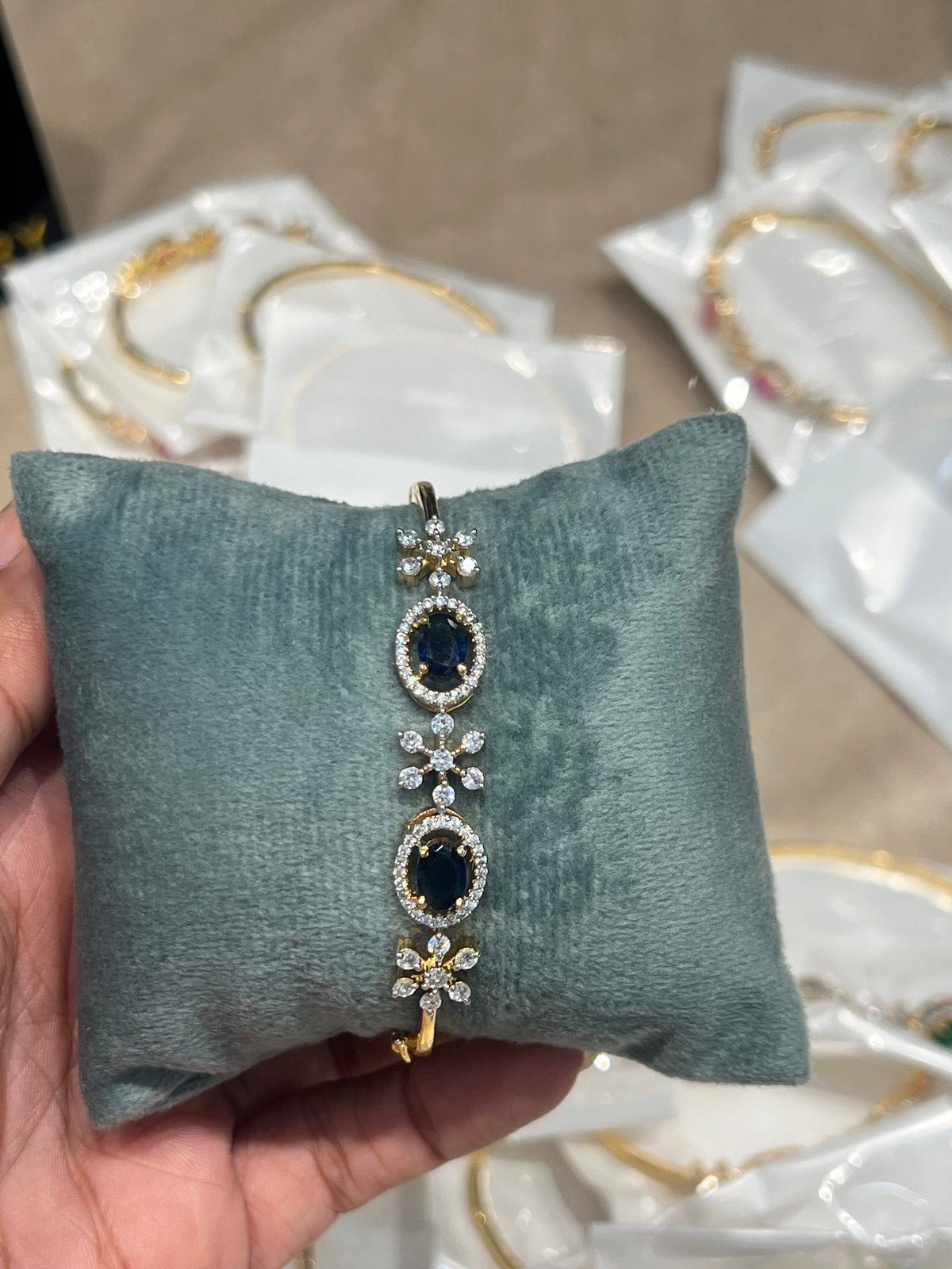 Premium diamond finish openable bracelet product code B40