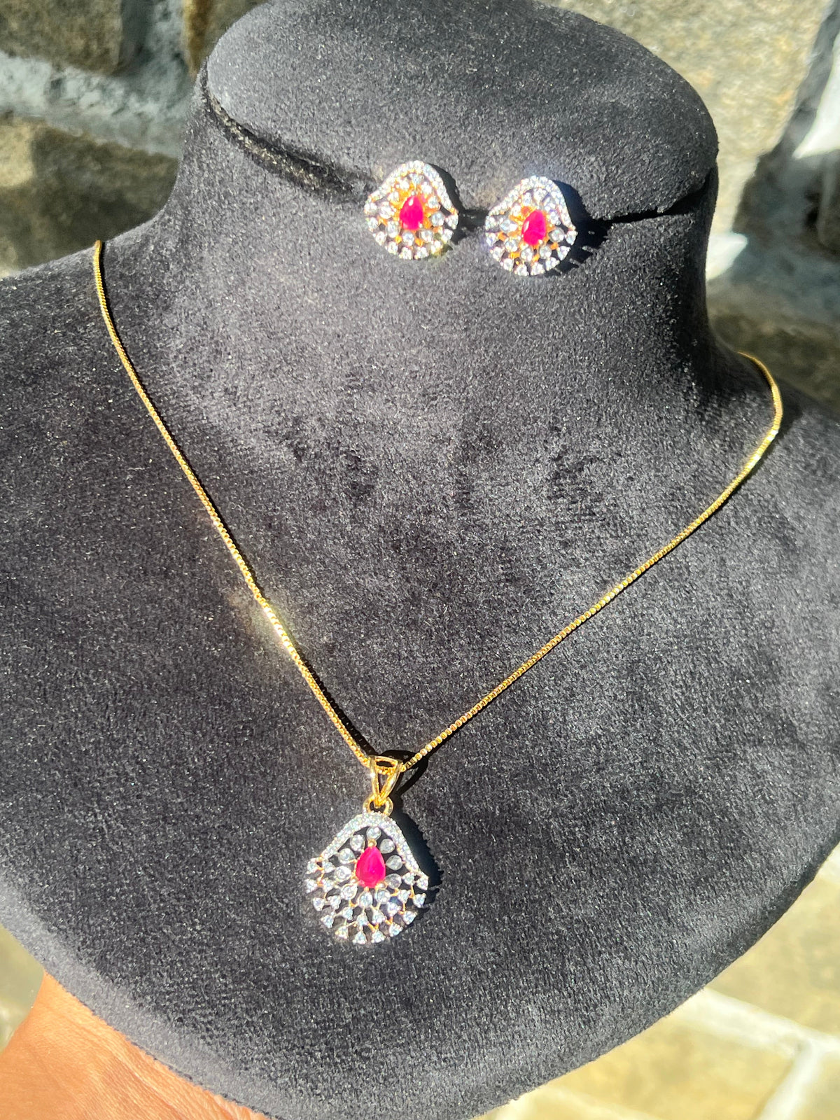 Premium party wear pendant set with chain product code D323