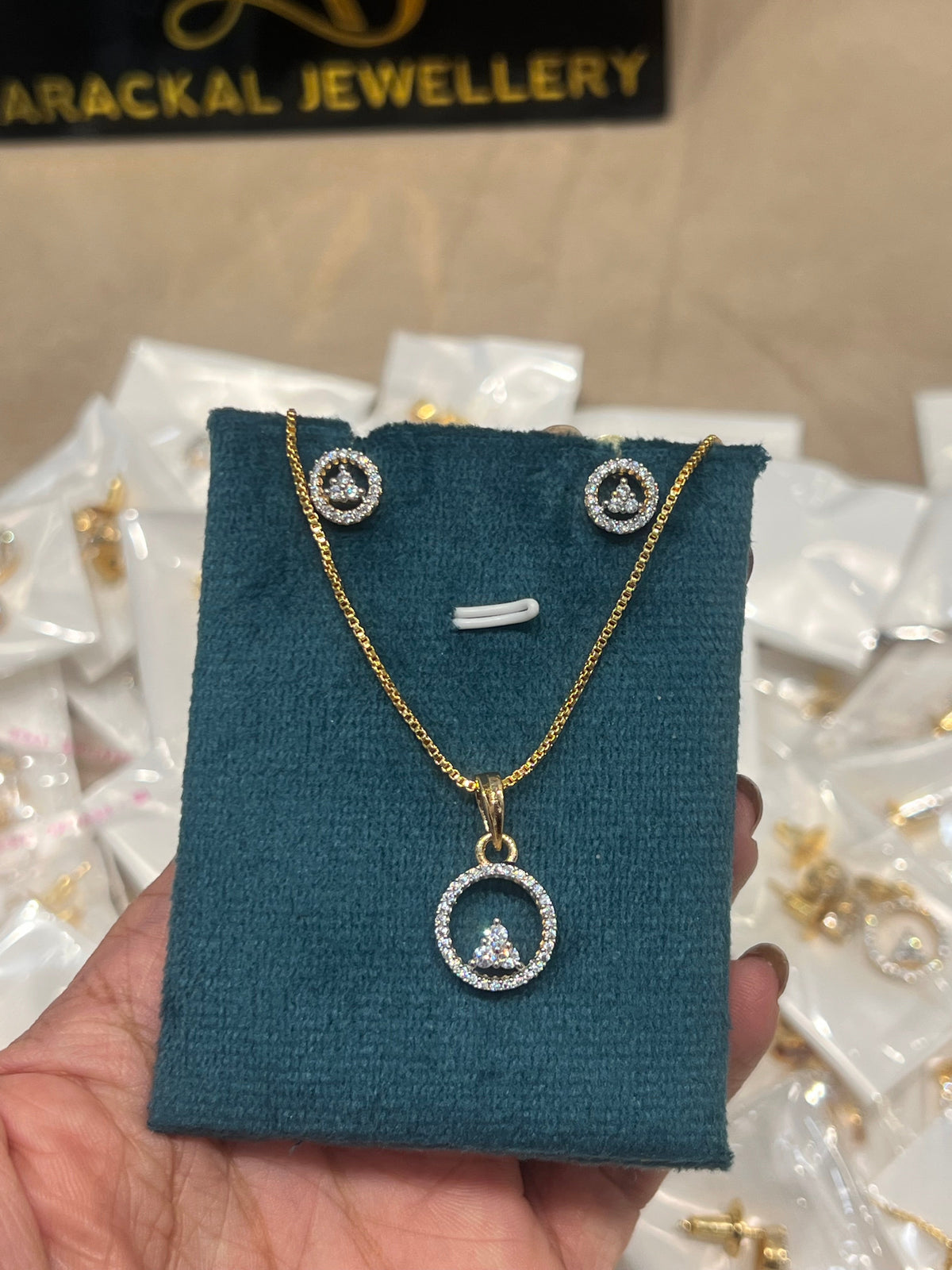Premium diamond finish repolishable pendant with Earing and chain product code D319