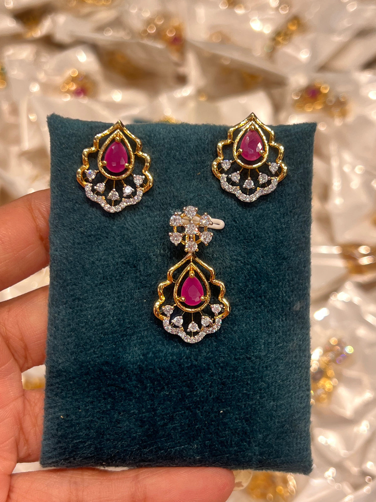 Premium diamond finish pendant with stud product code D355