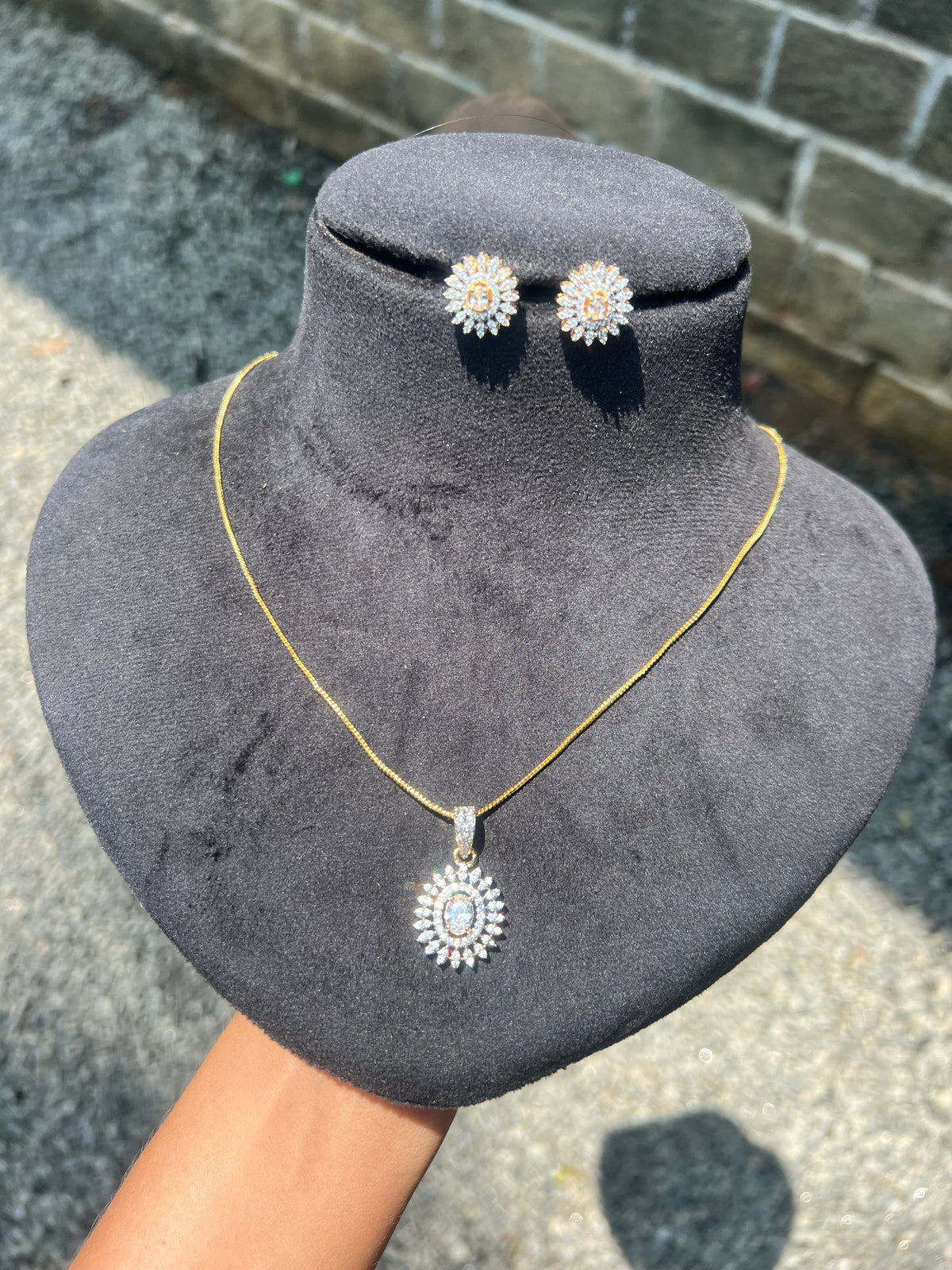 Premium diamond finish pendant set with 8pidi chain code D267