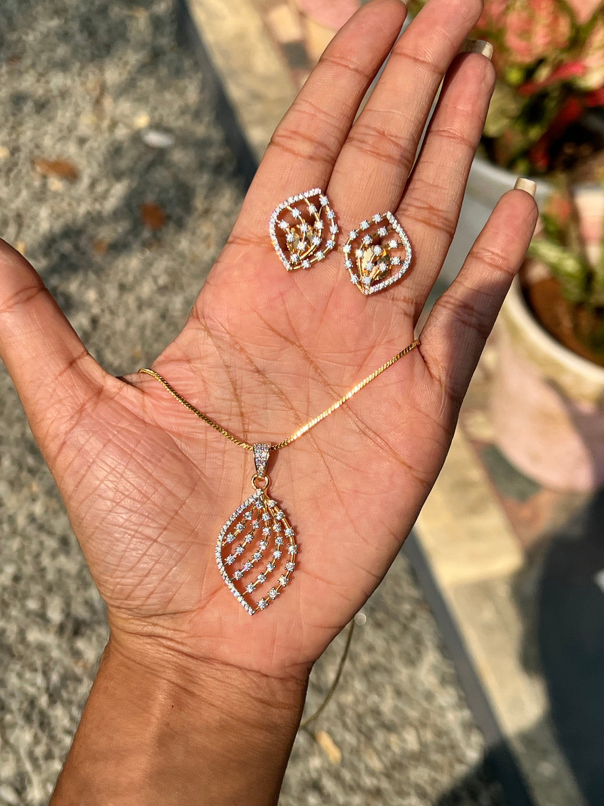 Premium diamond finish pendant chain set product code D69