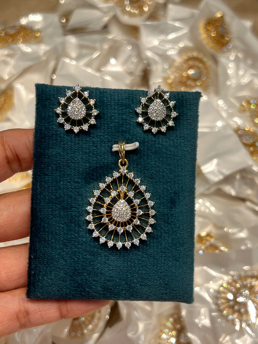 Premium diamond finish pendant set product code D354