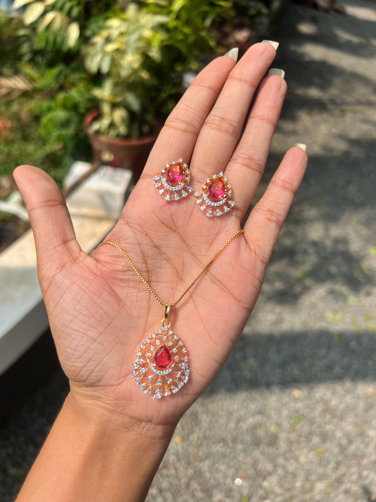 Premium occasion wear diamond finish pendant chain set product code D136