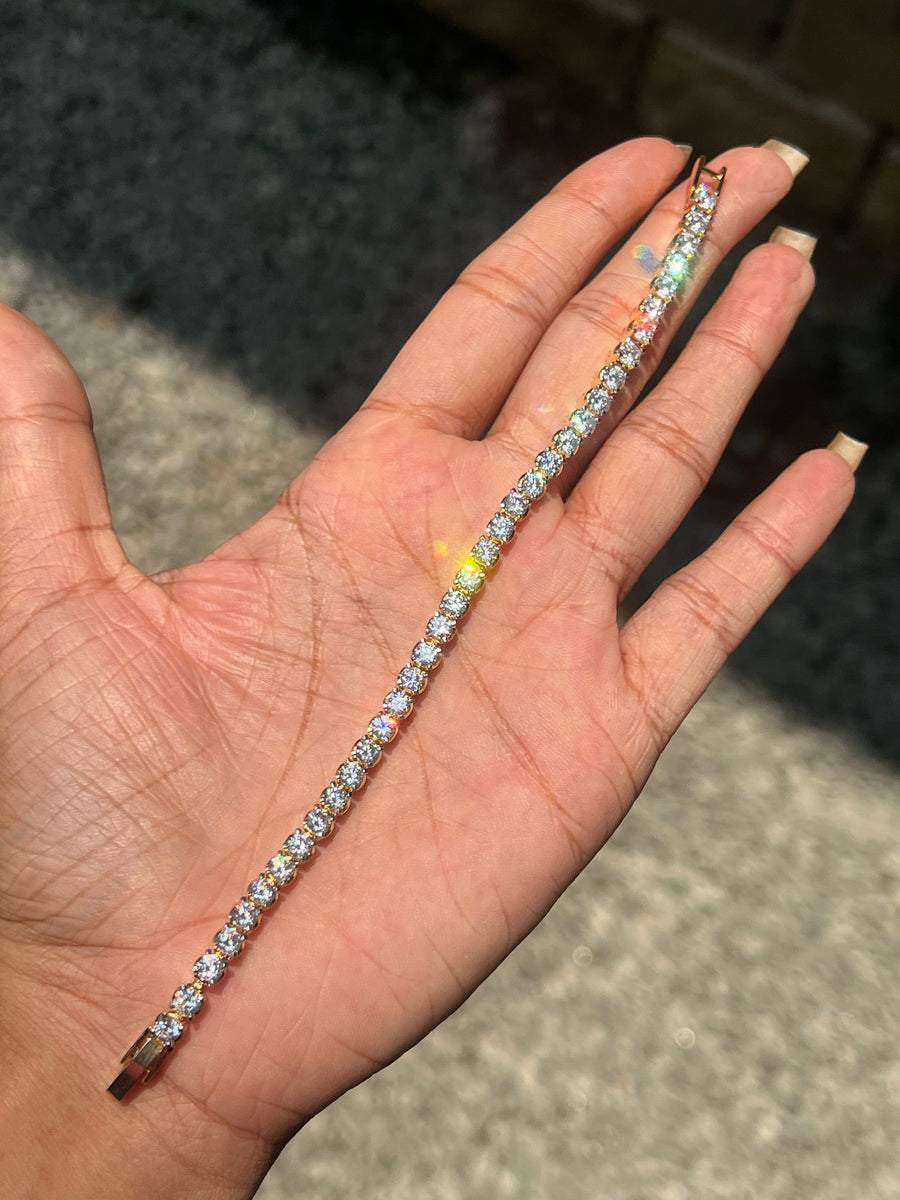Premium diamond finish bridal wear tennis bracelet suitable for2.2, 2.4 size (not sweat proof )product code B140