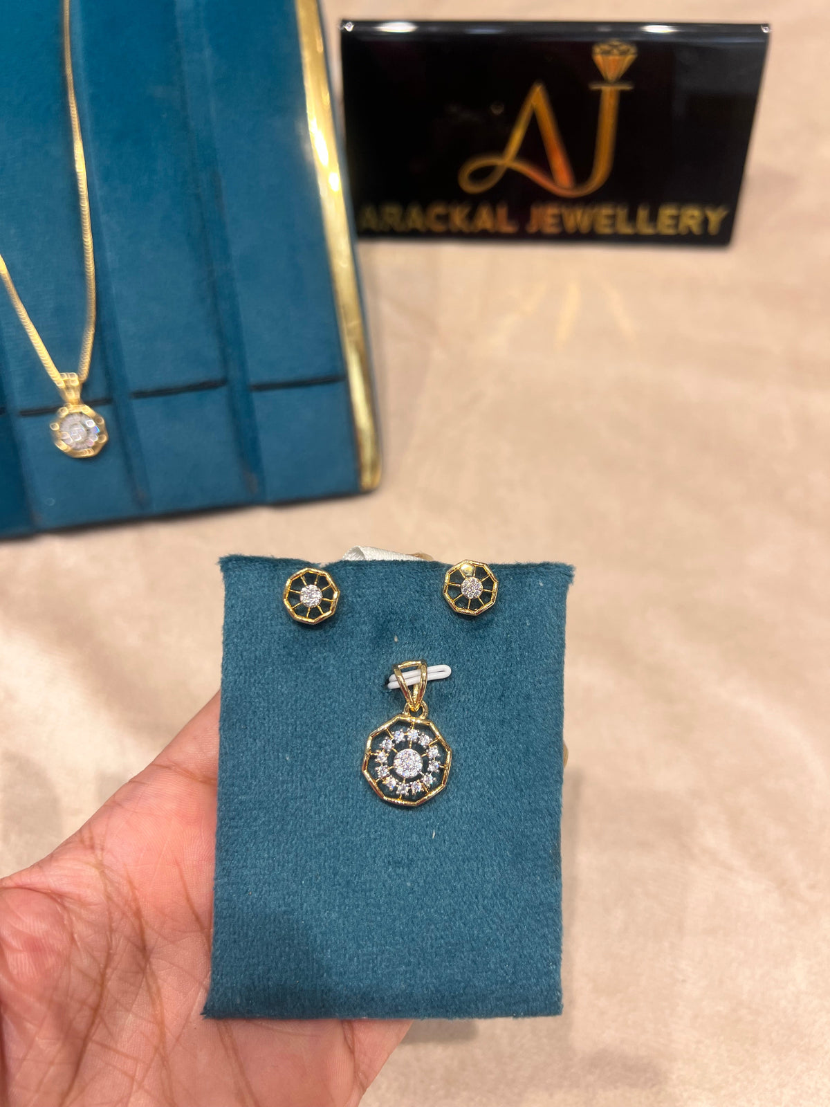 Premium diamond finish pendant with stud product code D302