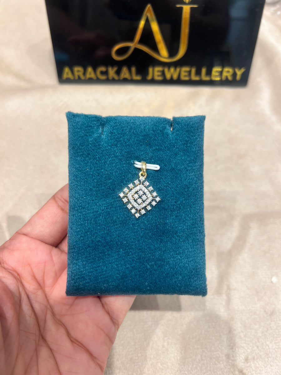Premium diamond finish pendant with chain product code D348