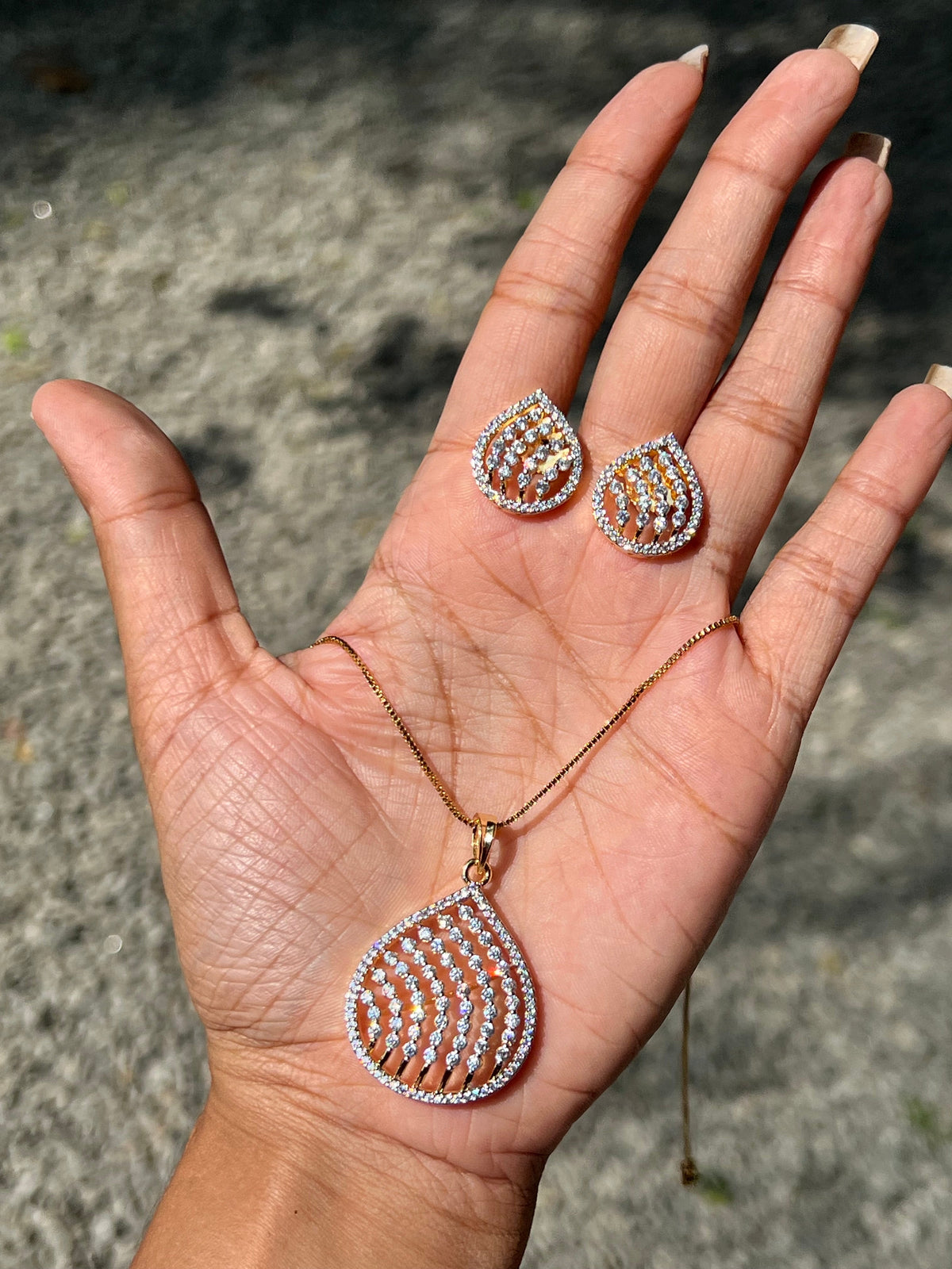 Premium diamond finish pendant set with chain product code D78 (5 days dispatch time)