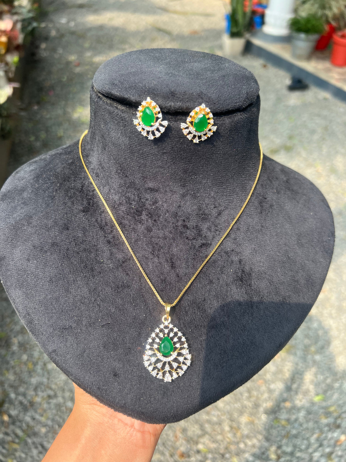 Premium occasion wear diamond finish pendant chain set product code D136