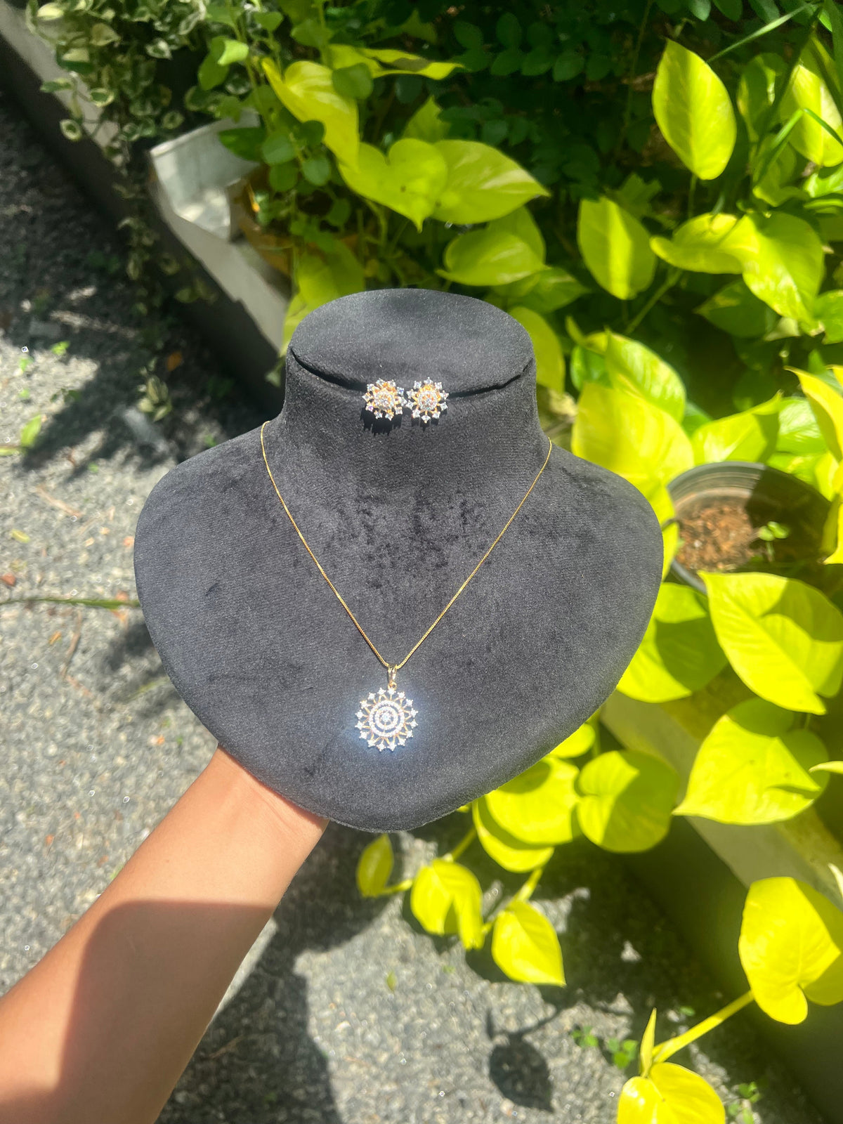 Premium diamond finish pendant set with chain product code D313