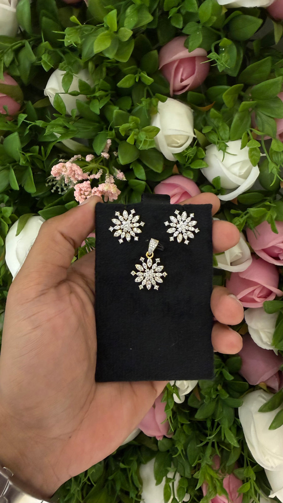 Premium diamond finish party wear pendant set Product code D15