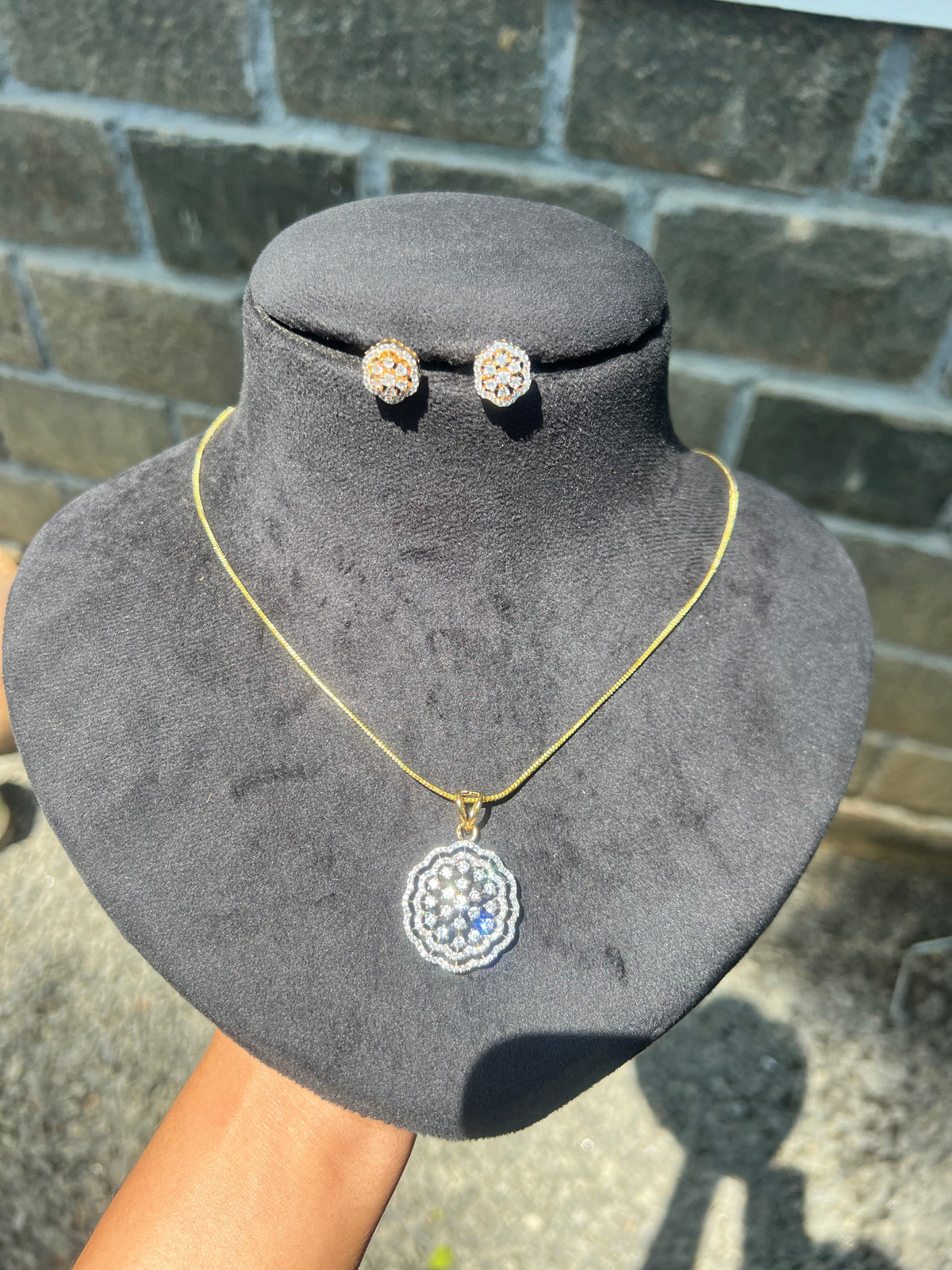 Premium diamond finish party wear pendant set with 8pidi chain product code D281