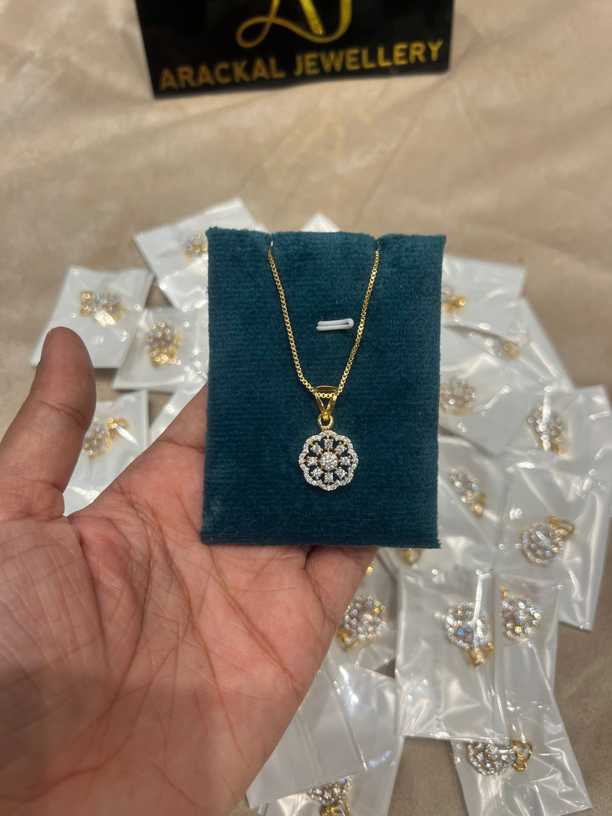 Premium diamond finish pendant with chain product code D322