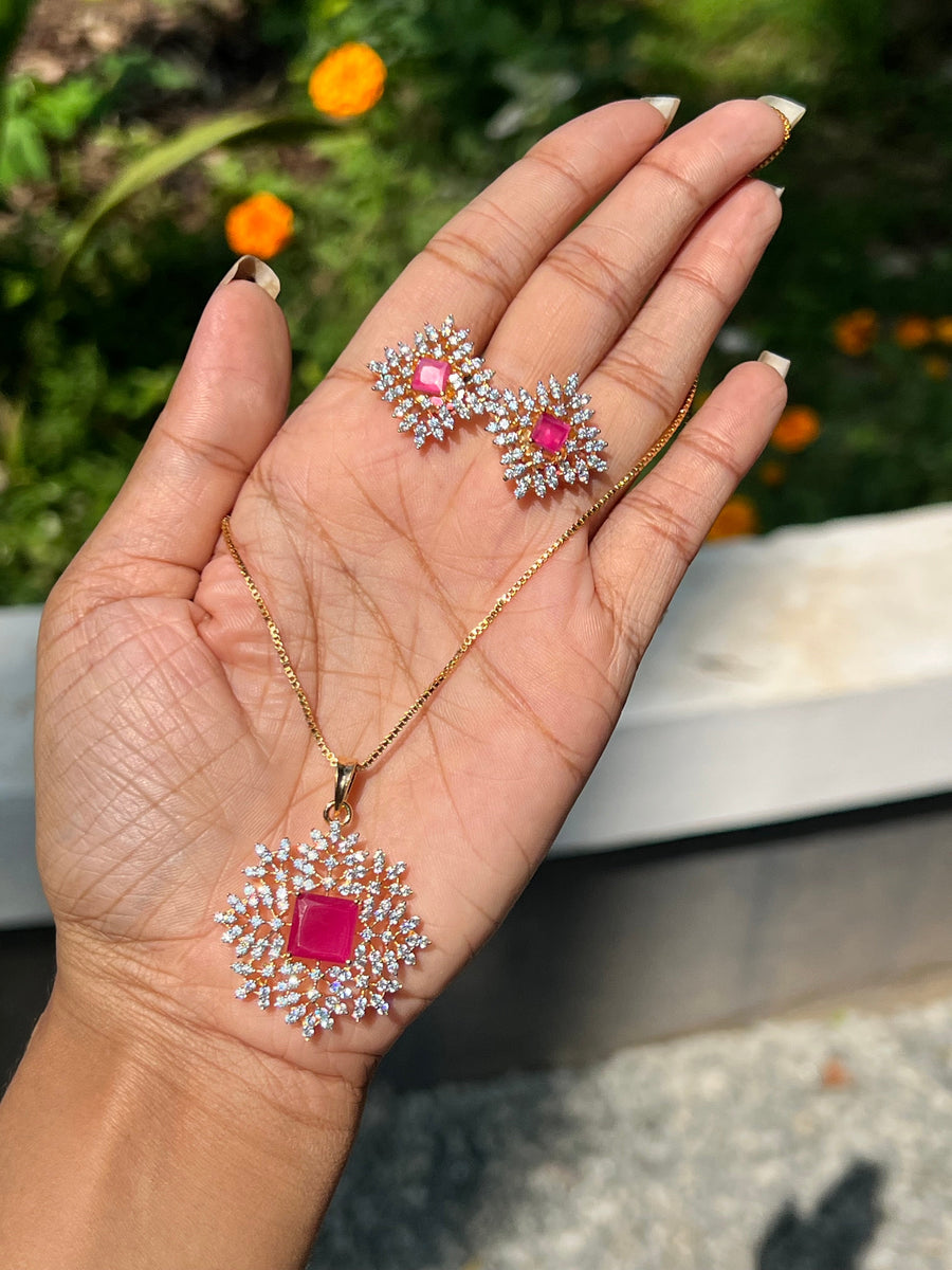 Premium daimond finish pendant set with chain product code 20