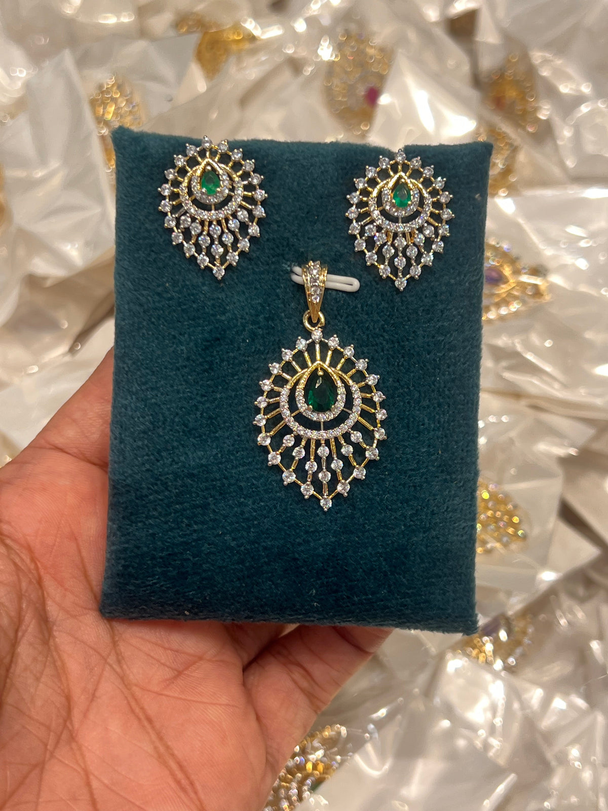 Premium diamond finish pendant set product code D335