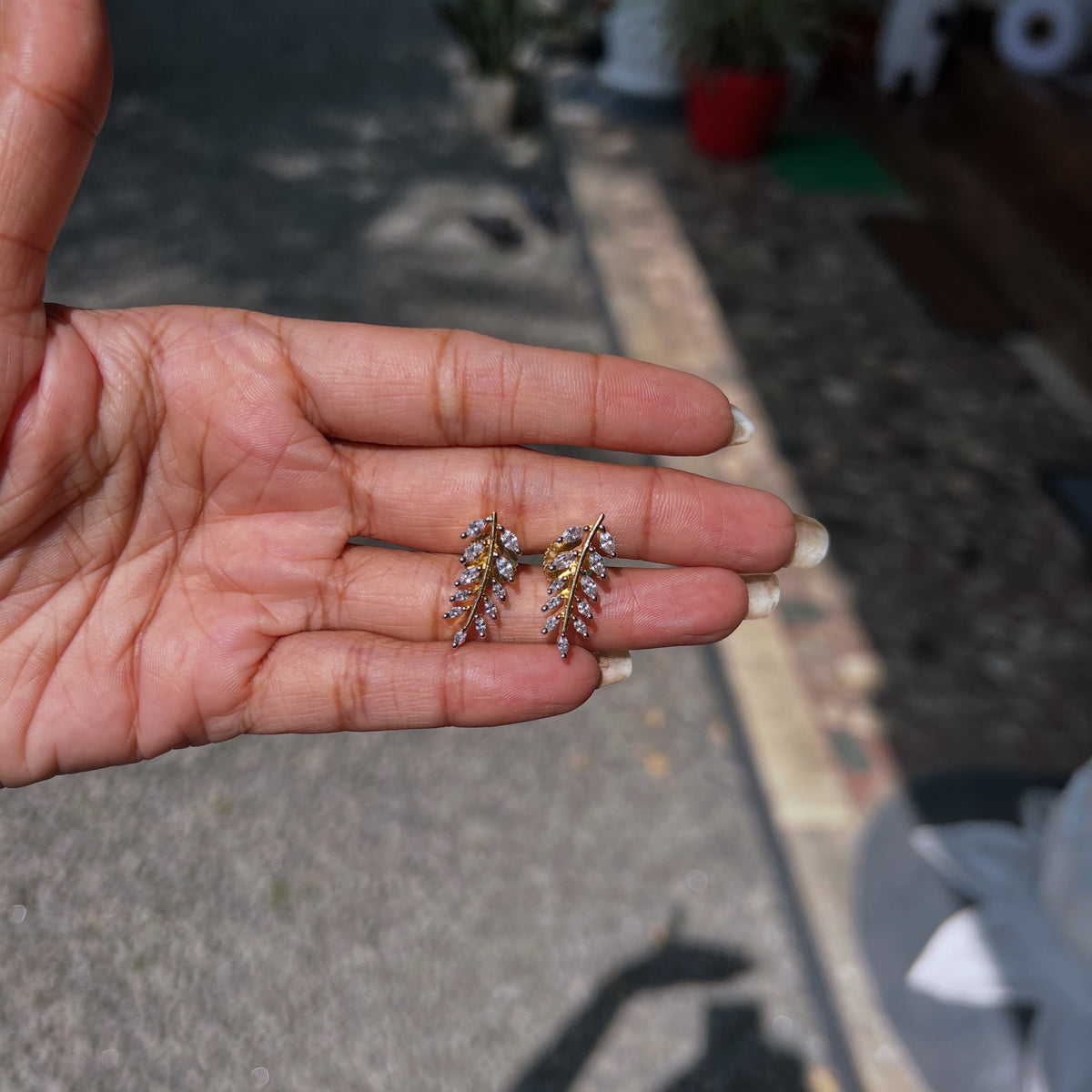Premium diamond finish leaf stud product code E57