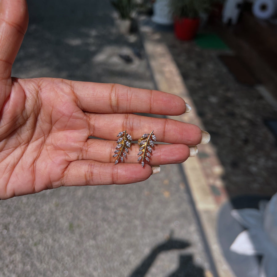 Premium diamond finish leaf stud product code E57