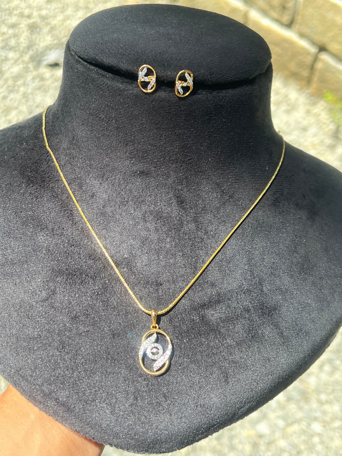 Premium diamond finish pendant set with chain product code D289