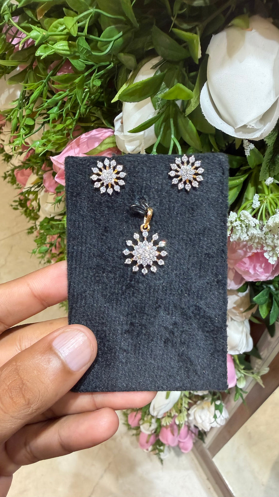 Premium diamond finish party wear pendant set Product code D376