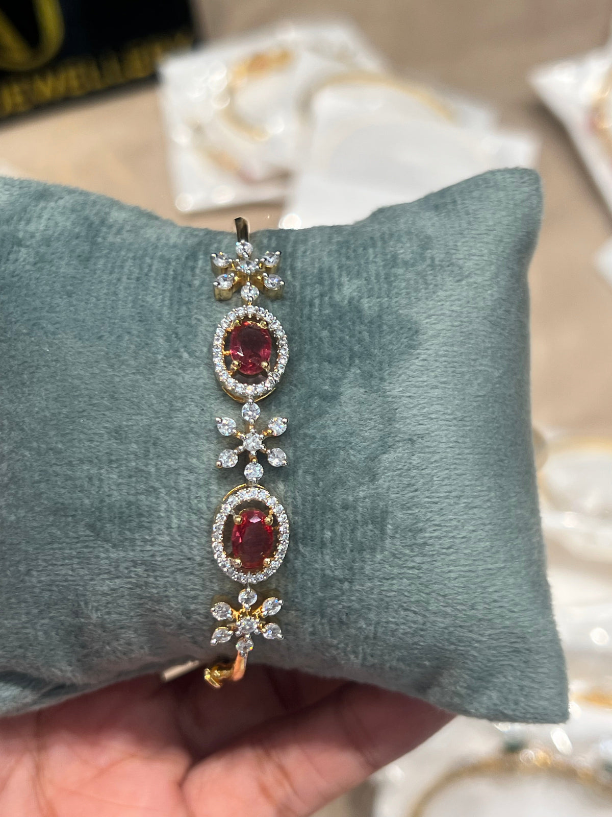 Premium diamond finish openable bracelet product code B40