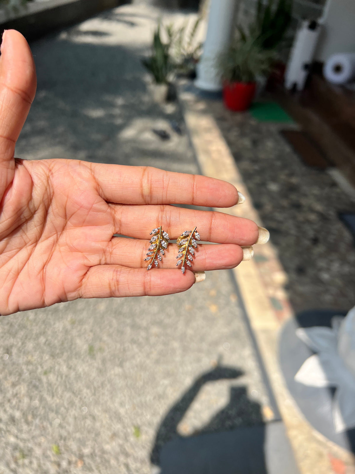 Premium diamond finish leaf stud product code E57