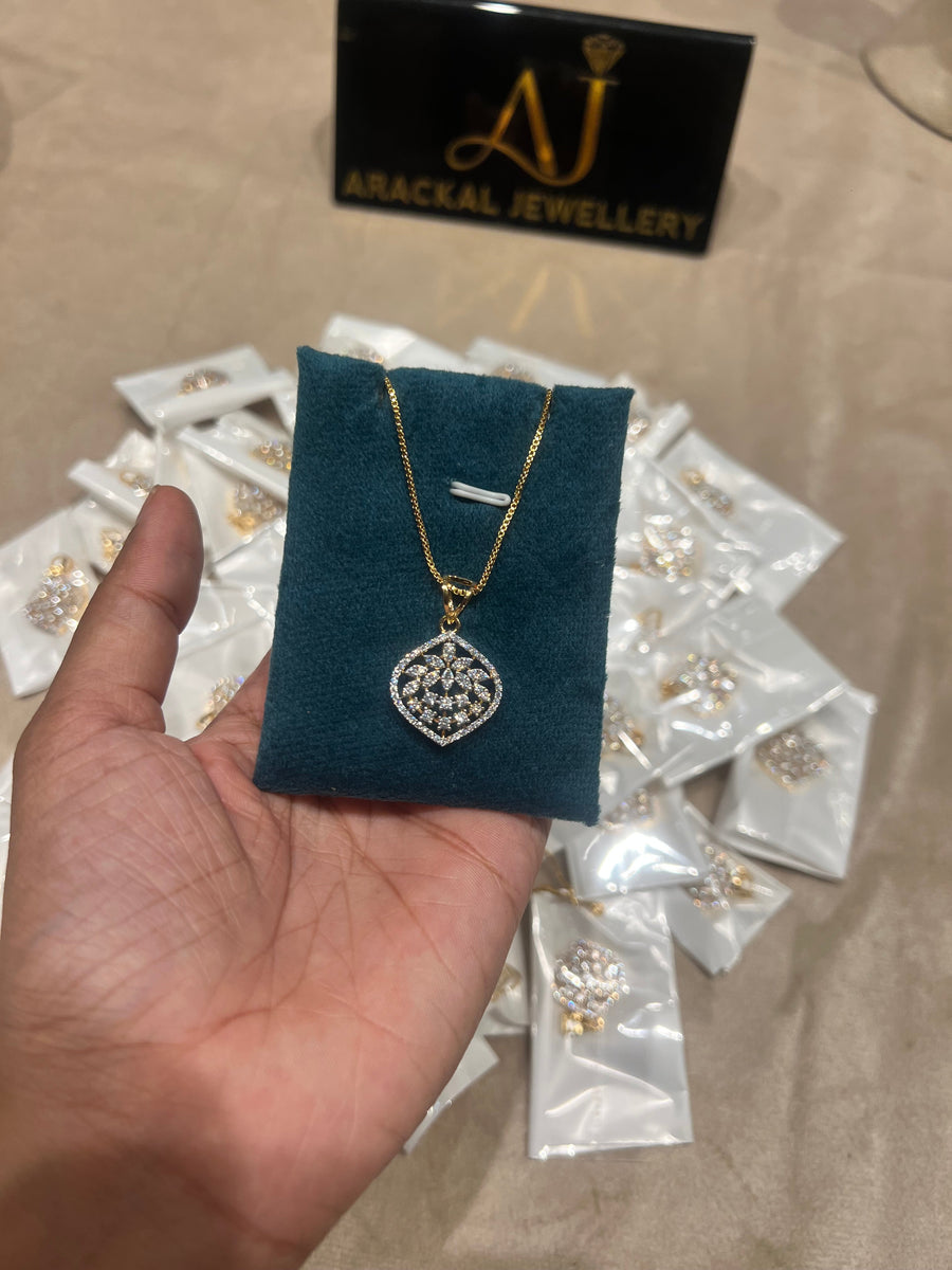 Premium diamond finish pendant with chain product code D339
