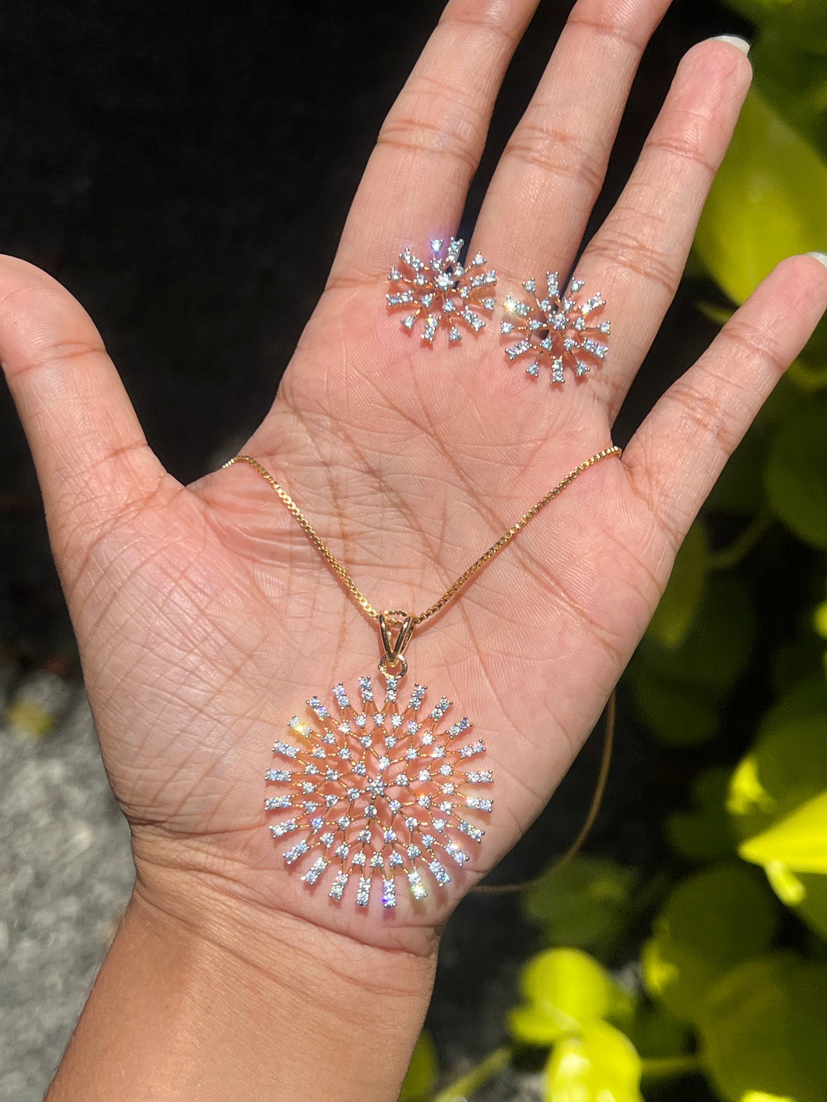 Premium diamond finish pendant set with 8pidichain product code D350
