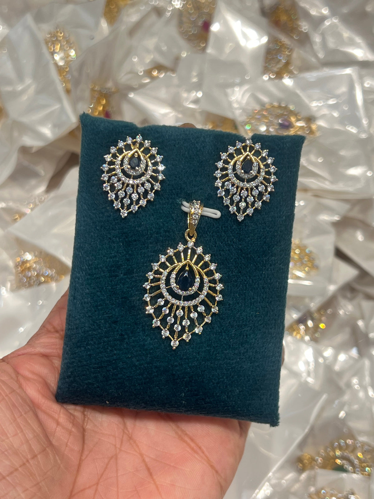 Premium diamond finish pendant set product code D335
