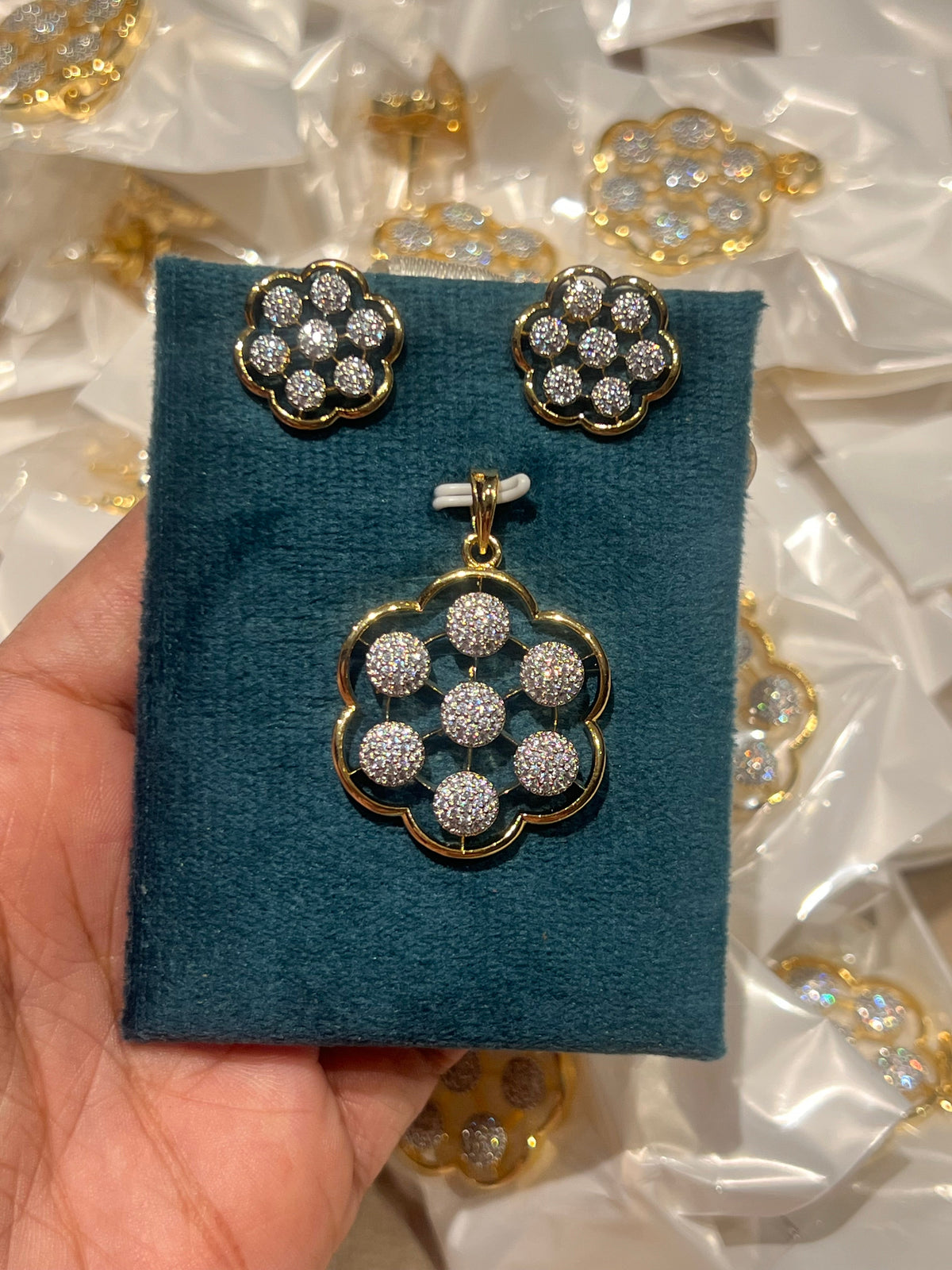 Premium party wear diamond finish pendant set code D358