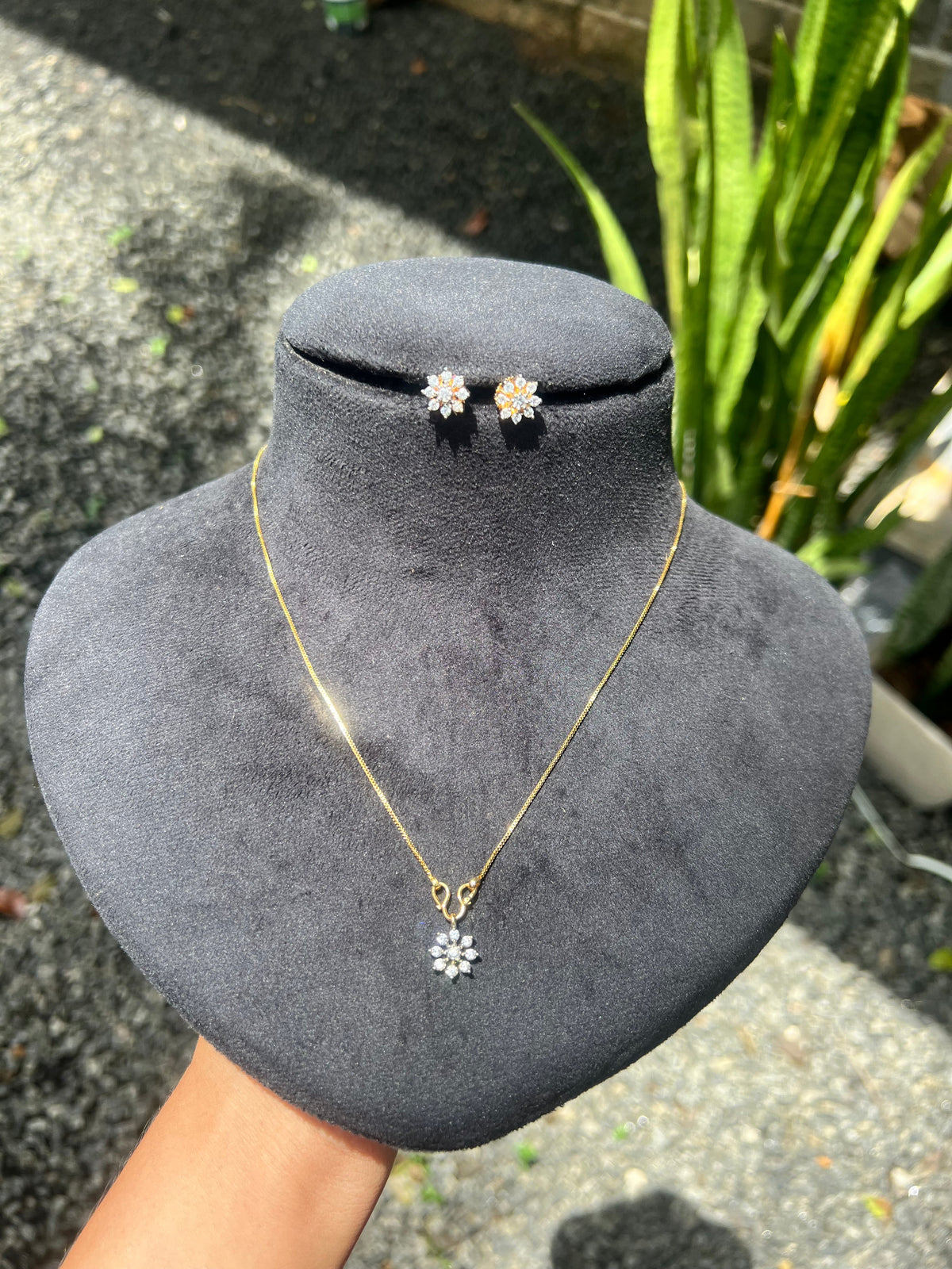 Premium party wear diamond finish pendant with chain product code D286