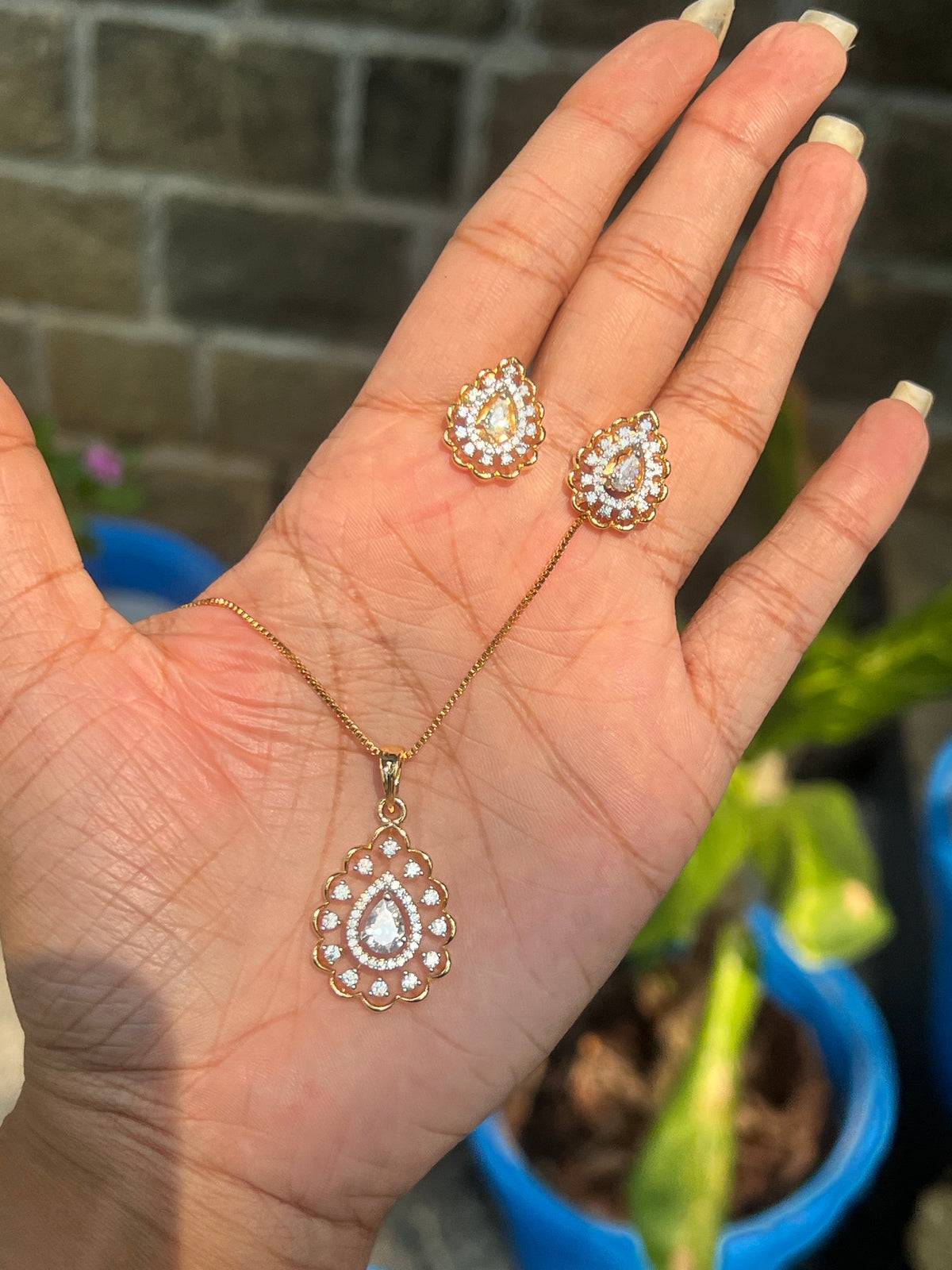 Premium party wear diamond replica repolishable pendant set with 18 inch chain product code D145