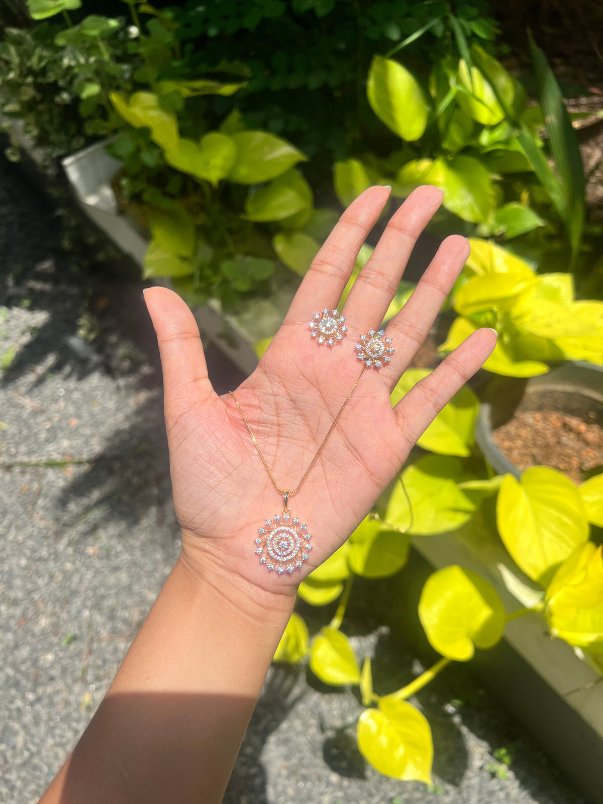 Premium diamond finish pendant set with chain product code D313