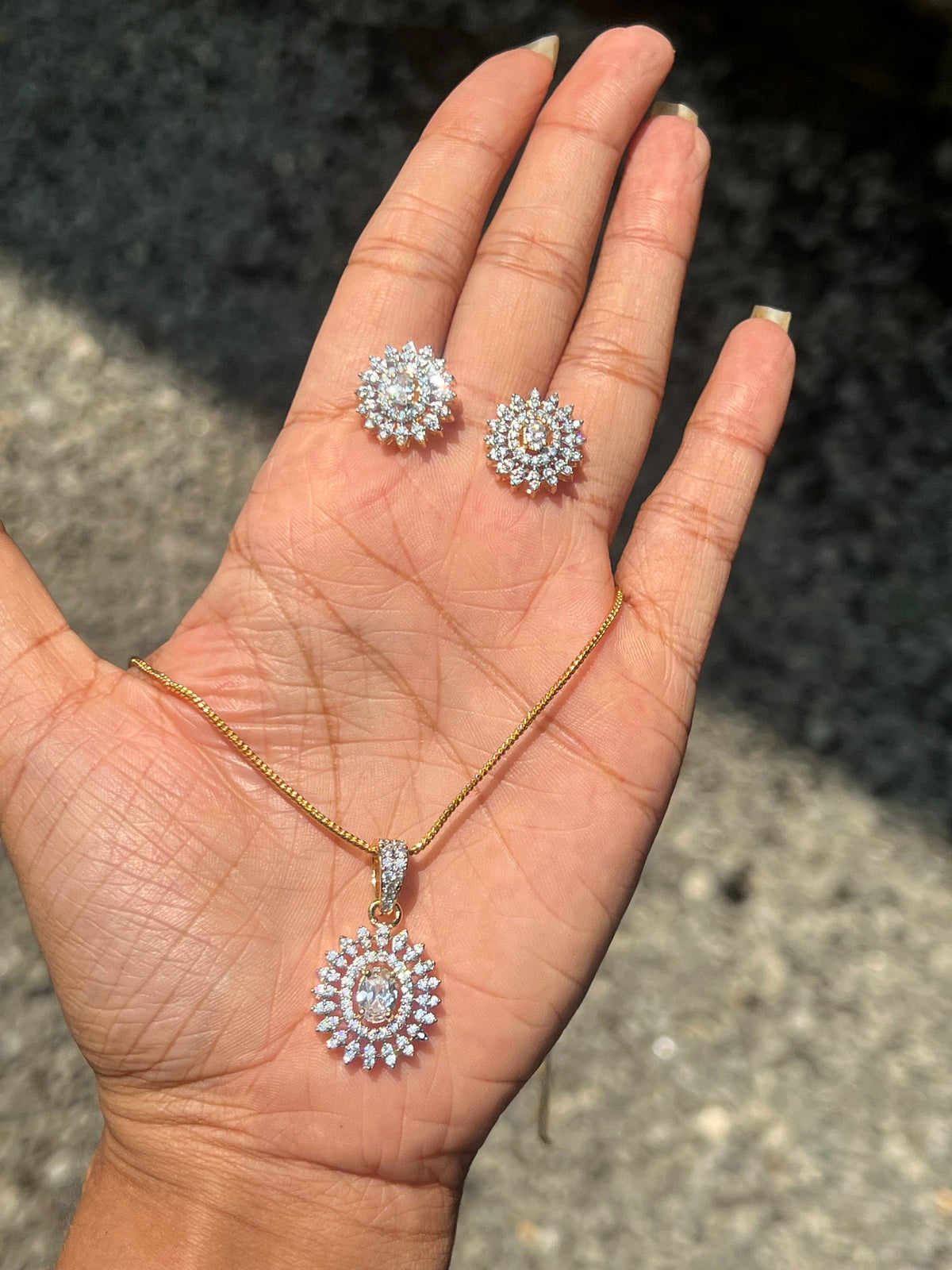 Premium diamond finish pendant set with 8pidi chain code D267