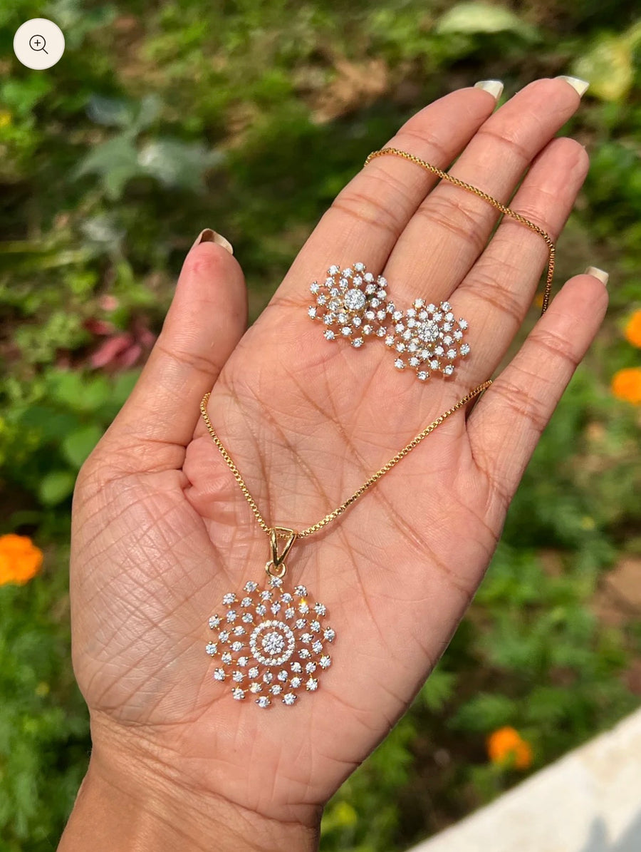 Our best seller diamond replica pendant set
Product code N170