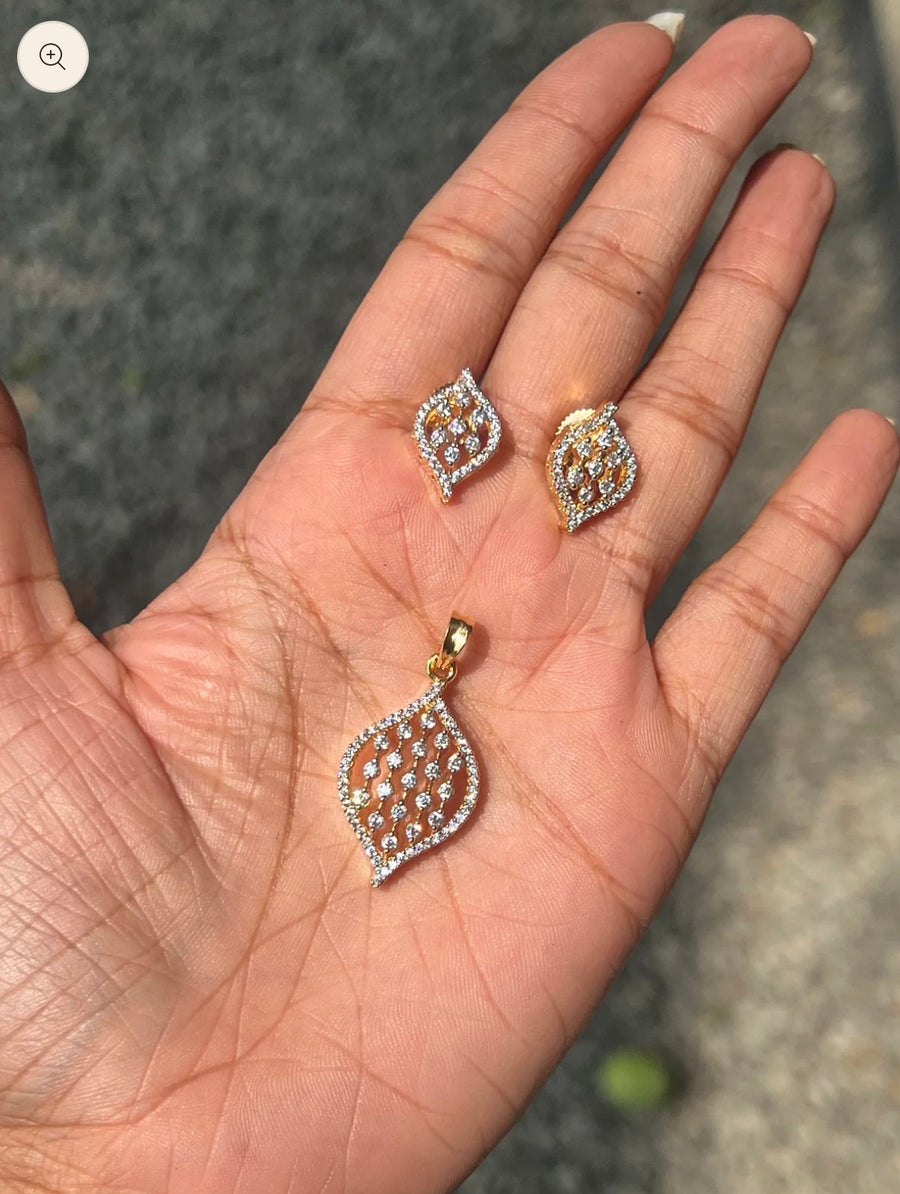 Premium quality diamond finish occasions wear pendant set product code D106