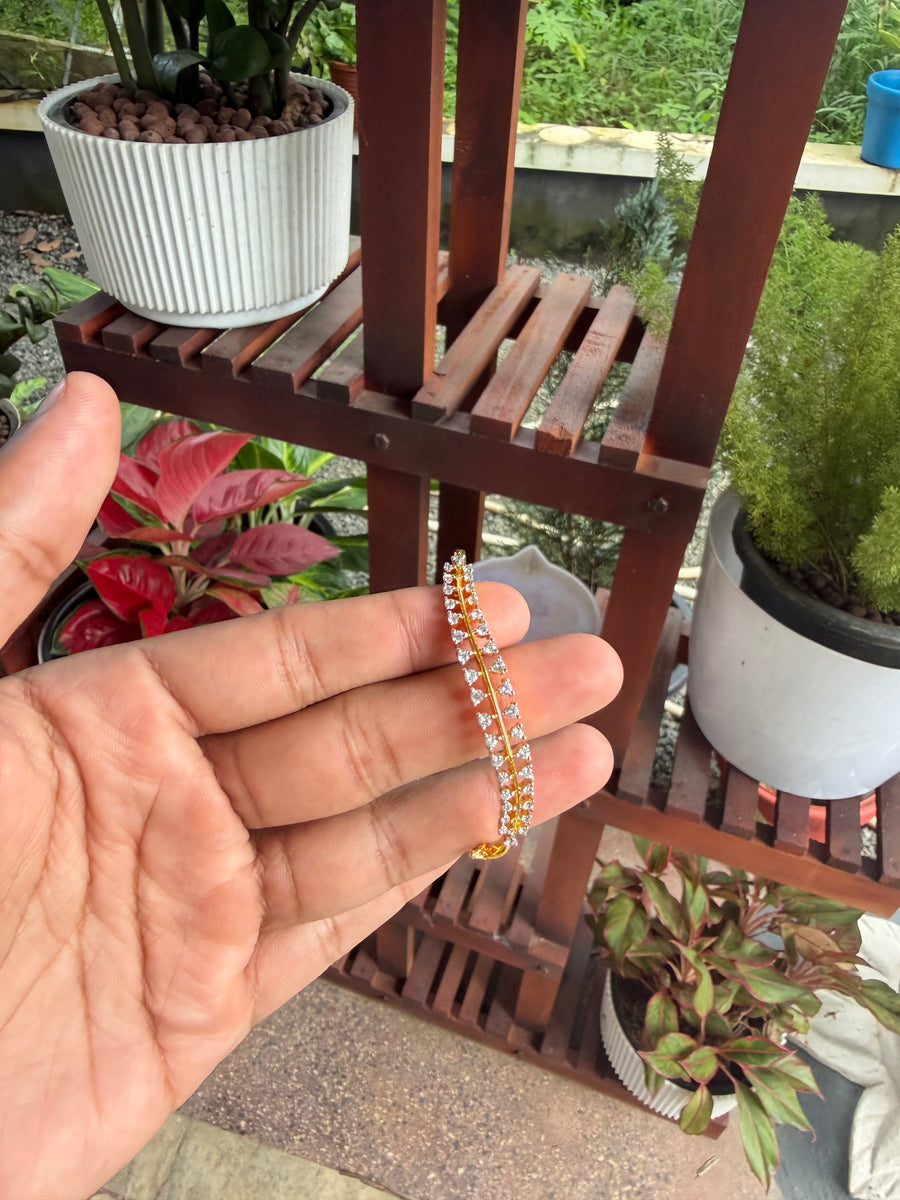 Diamond Finish Openable Bracelet - B76
