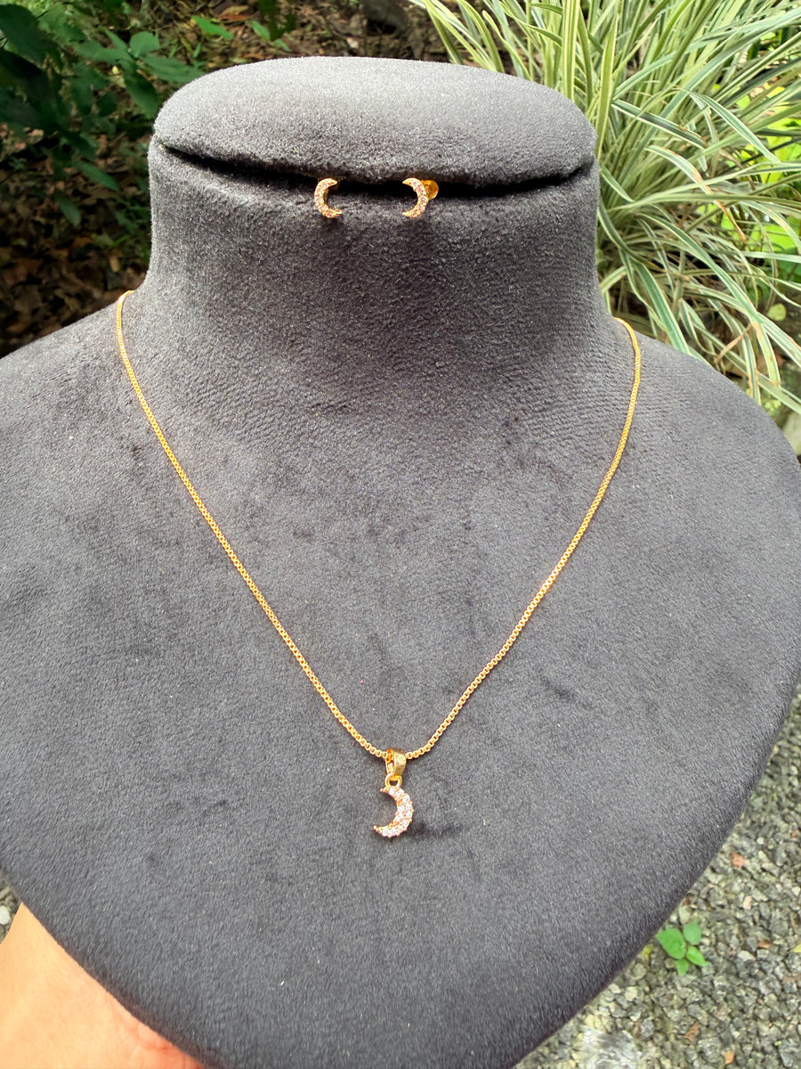 24 carat micro gold plated moon pendant chain with set
Product code G136