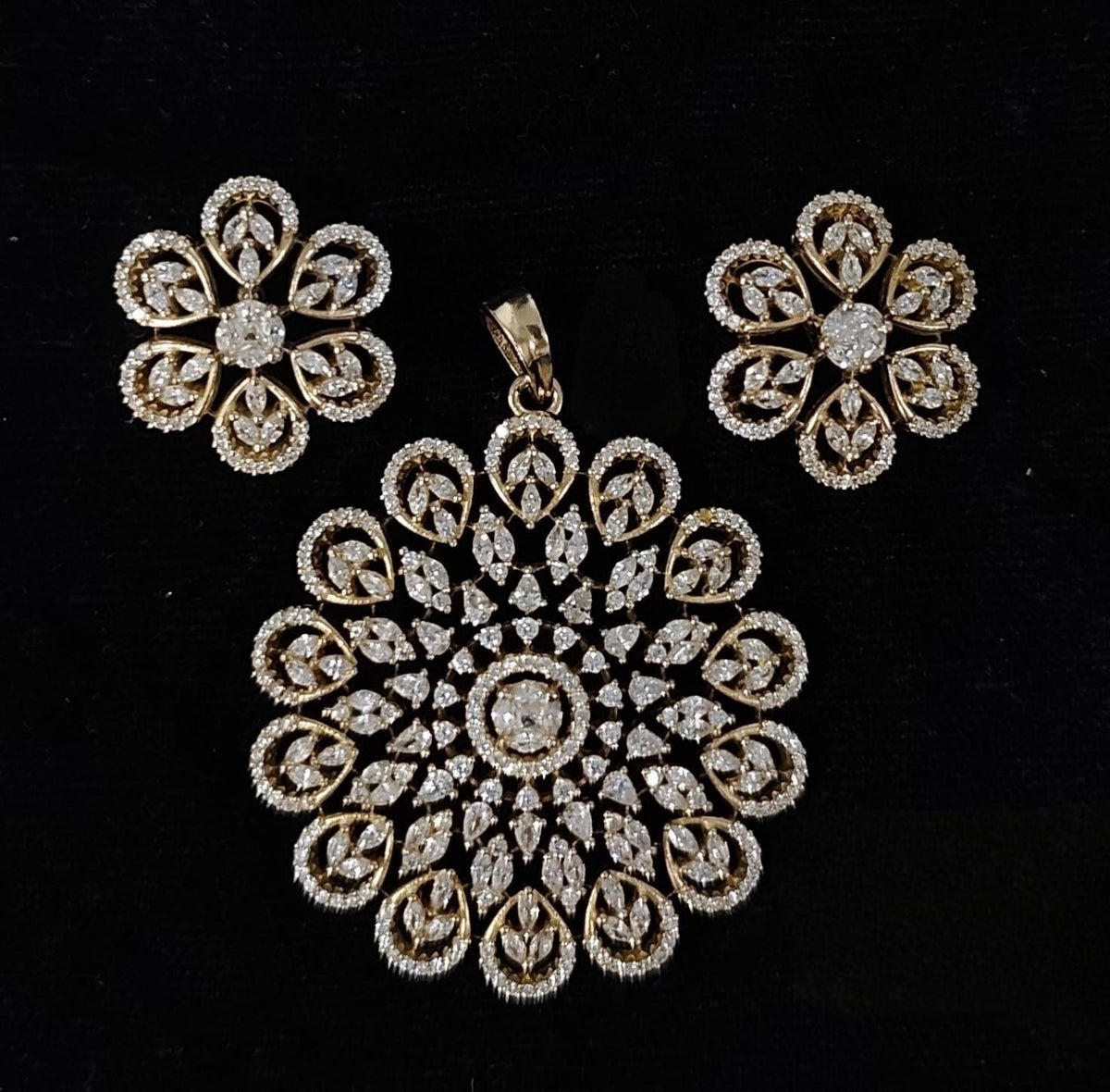 Premium diamond finish party wear pendant set with 24inch chain product code D193