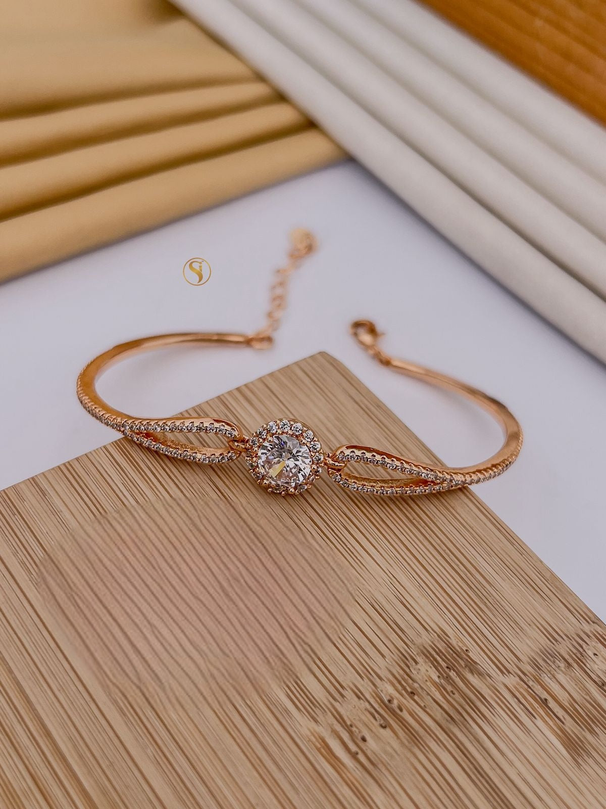 Premium rosegold ad openable bracelet product code AD6