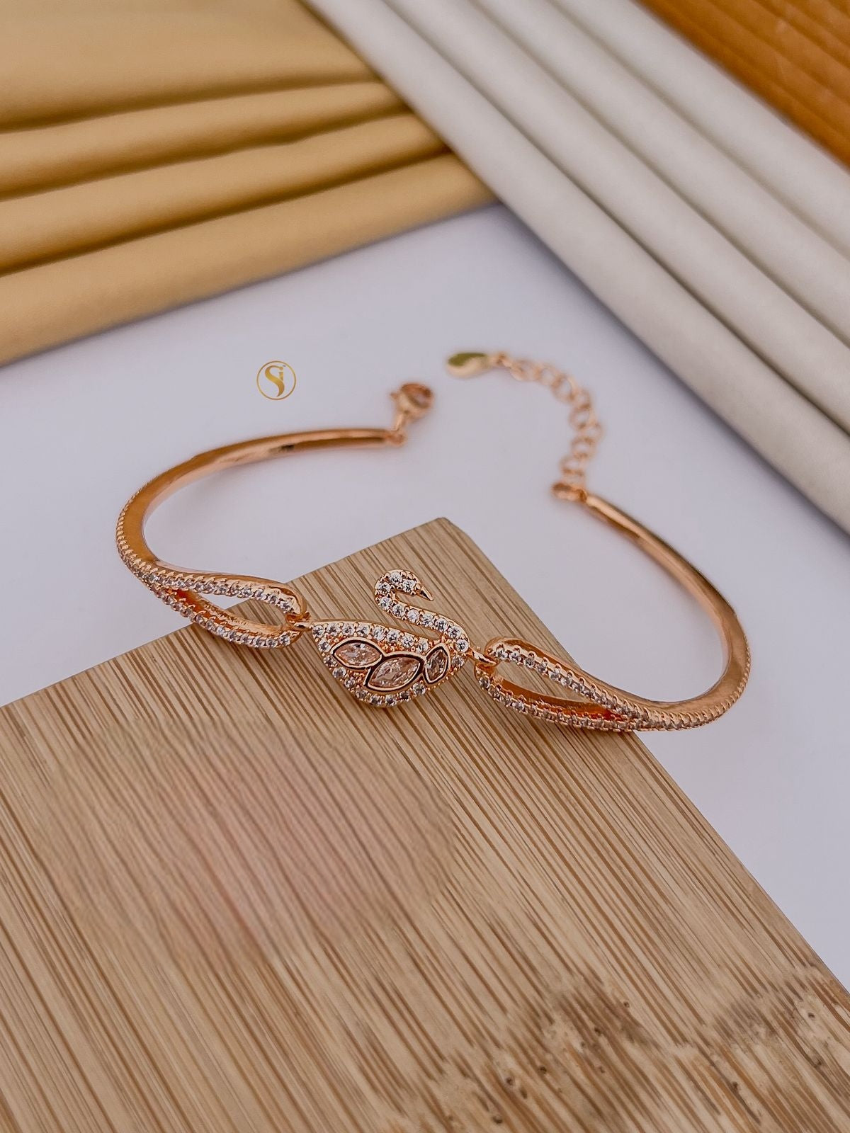 Premium rosegold ad openable bracelet product code AD6