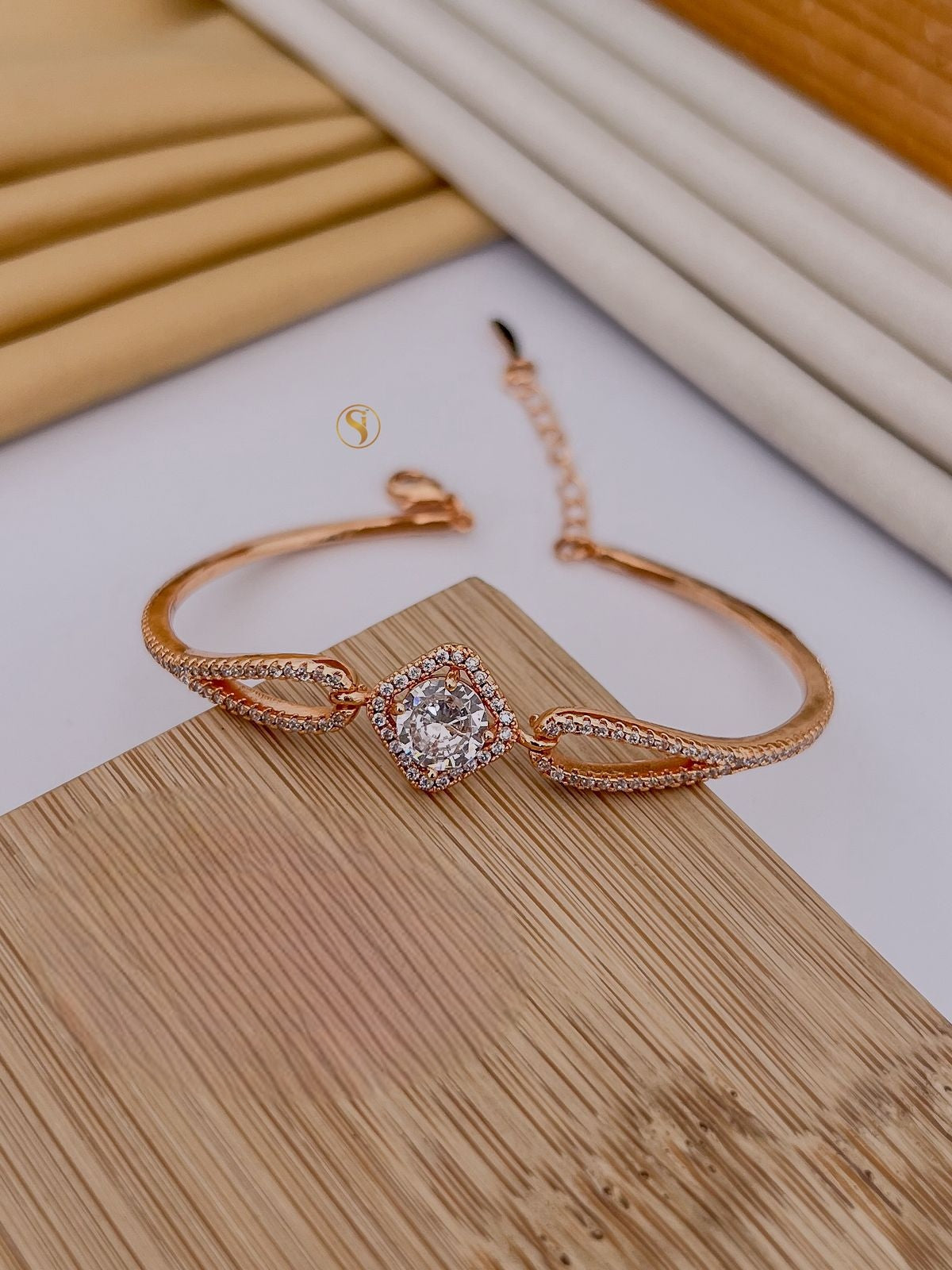 Premium rosegold ad openable bracelet product code AD6