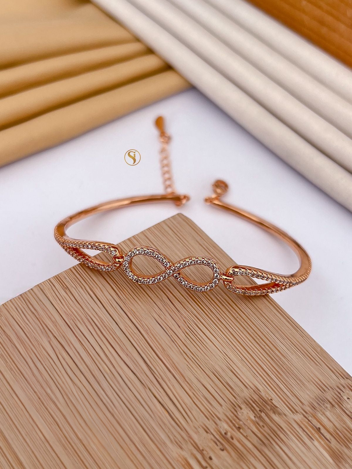 Premium rosegold ad openable bracelet product code AD6