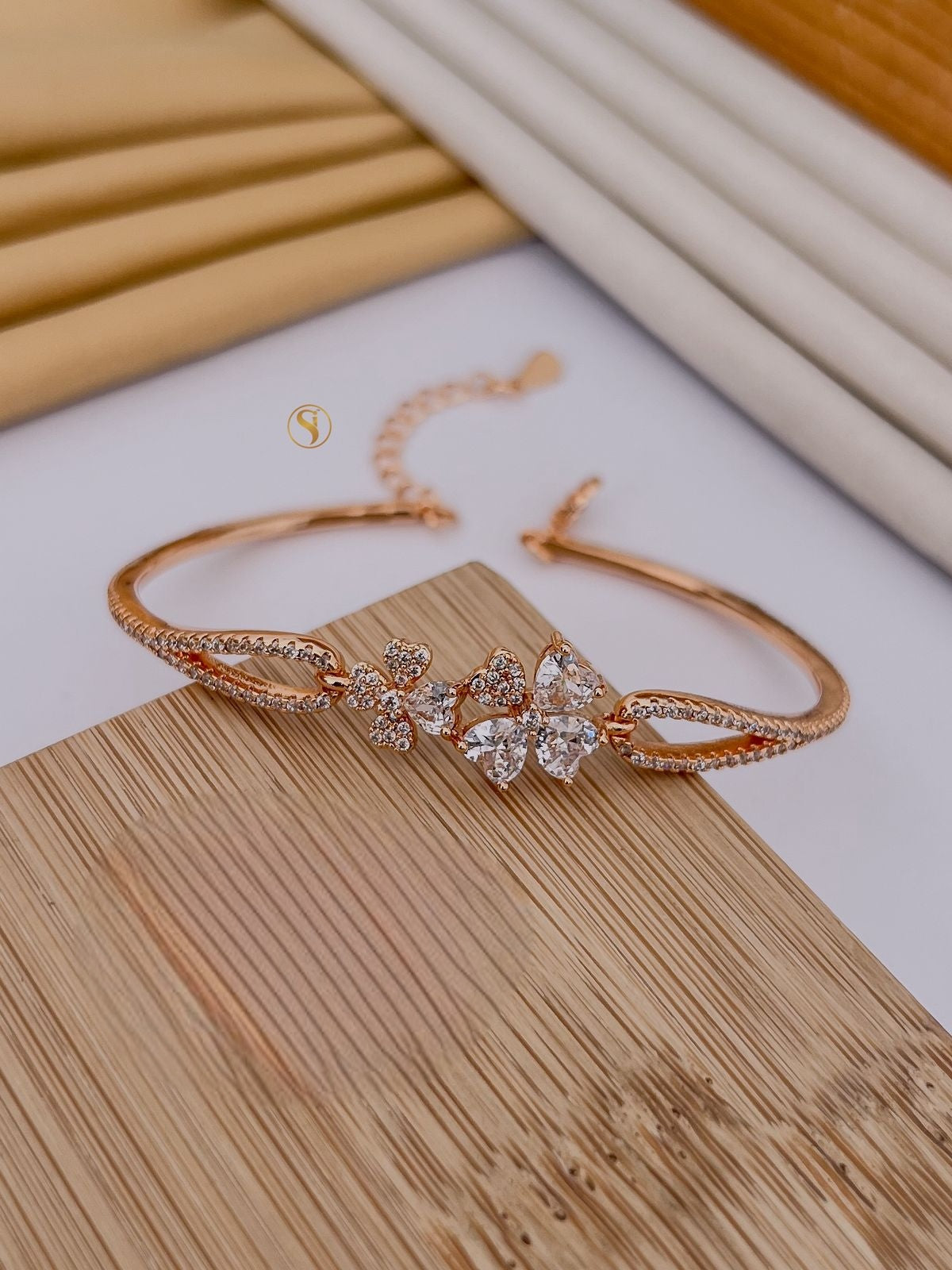 Premium rosegold ad openable bracelet product code AD6